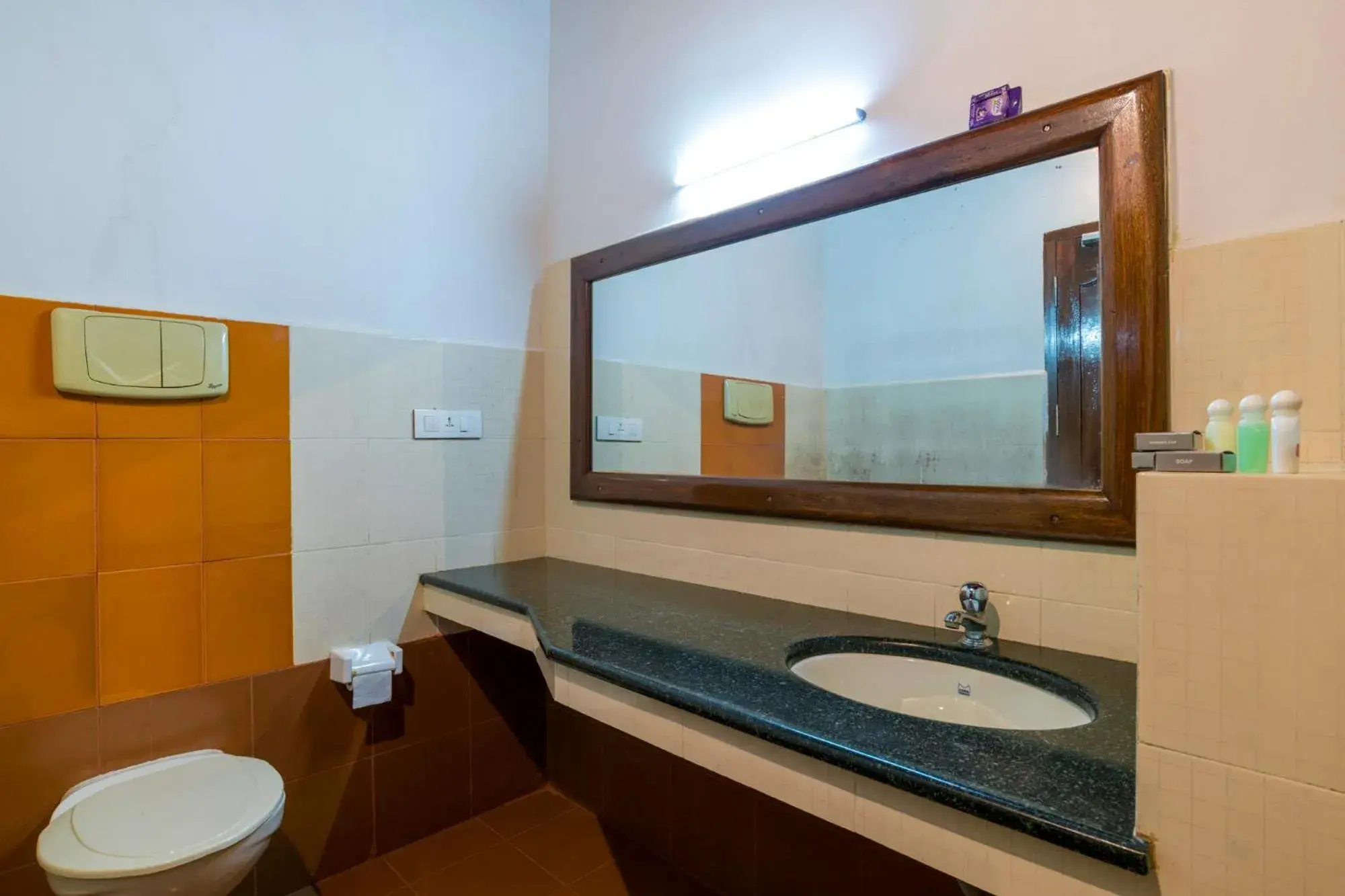 Bathroom in Warmth Lake Haven Bathroom in Warmth Lake Haven