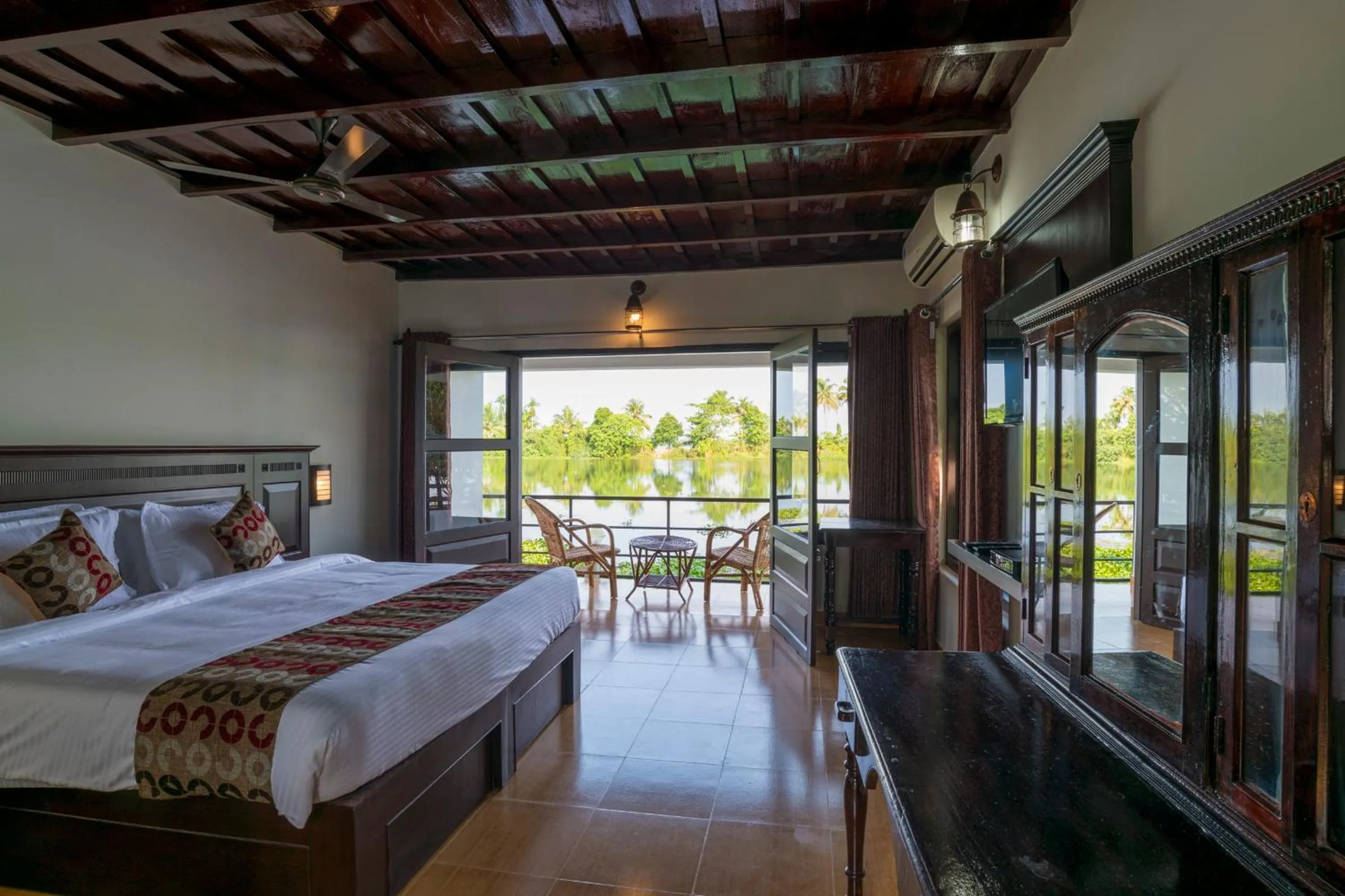 Bedroom, Bed in Warmth Lake Haven