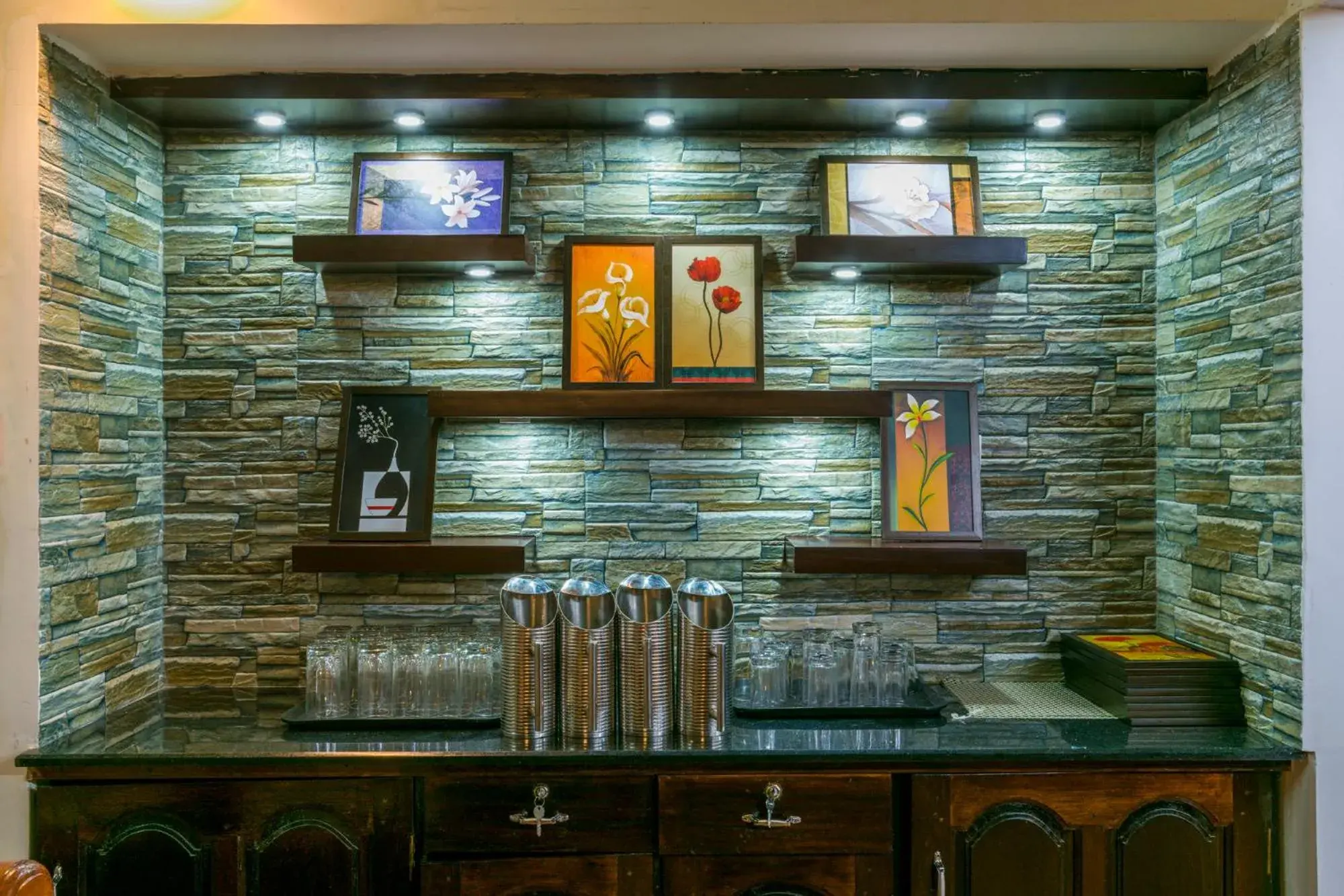 Restaurant/places to eat in Warmth Lake Haven Restaurant/places to eat in Warmth Lake Haven