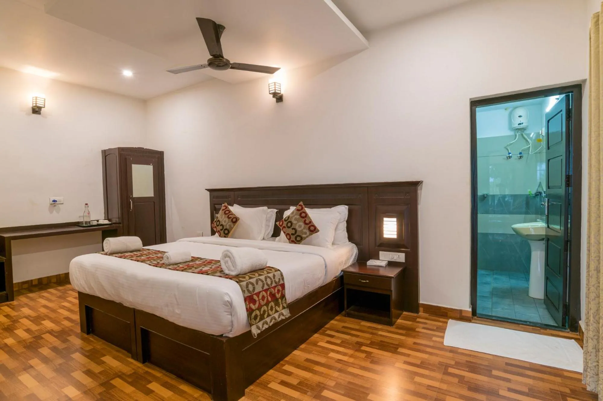 Bedroom, Bed in Warmth Lake Haven