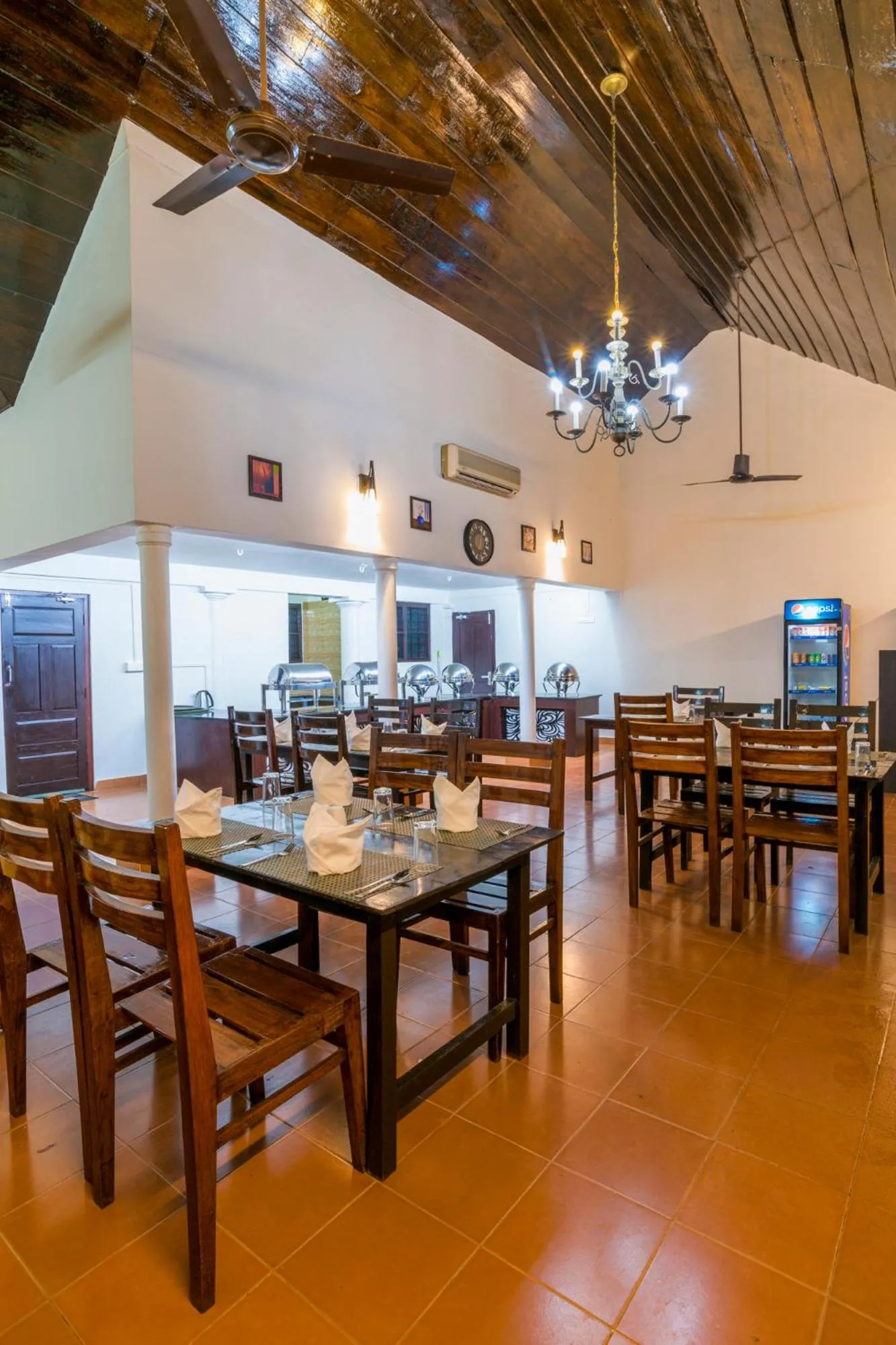 Restaurant/places to eat in Warmth Lake Haven