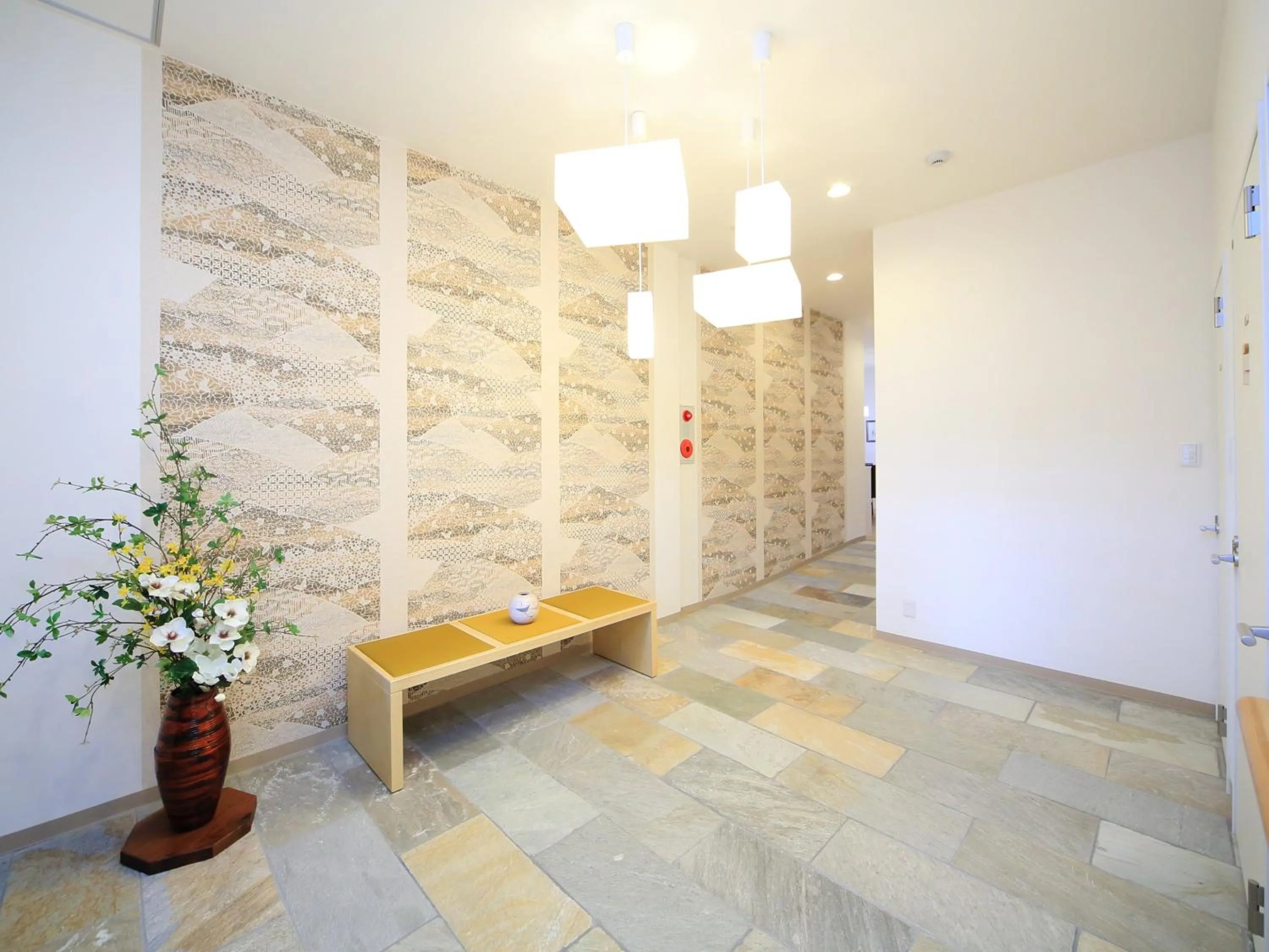 Communal lounge/ TV room in Kamon Inn Toji Higashi