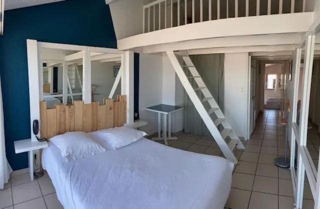 Family Room with Sea View - single occupancy in Hotel Bord A Bord