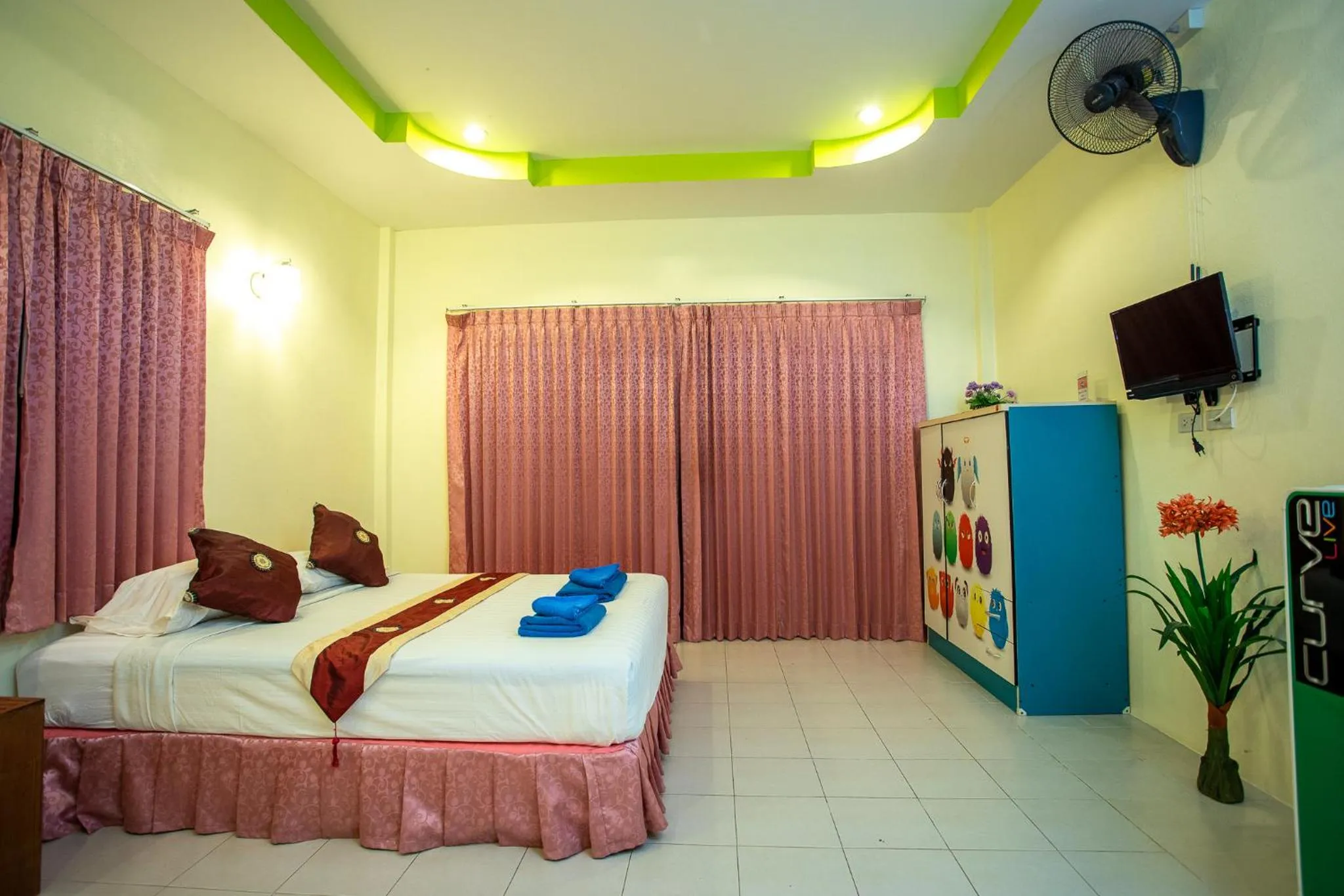 Bed in Rung Arun Resort