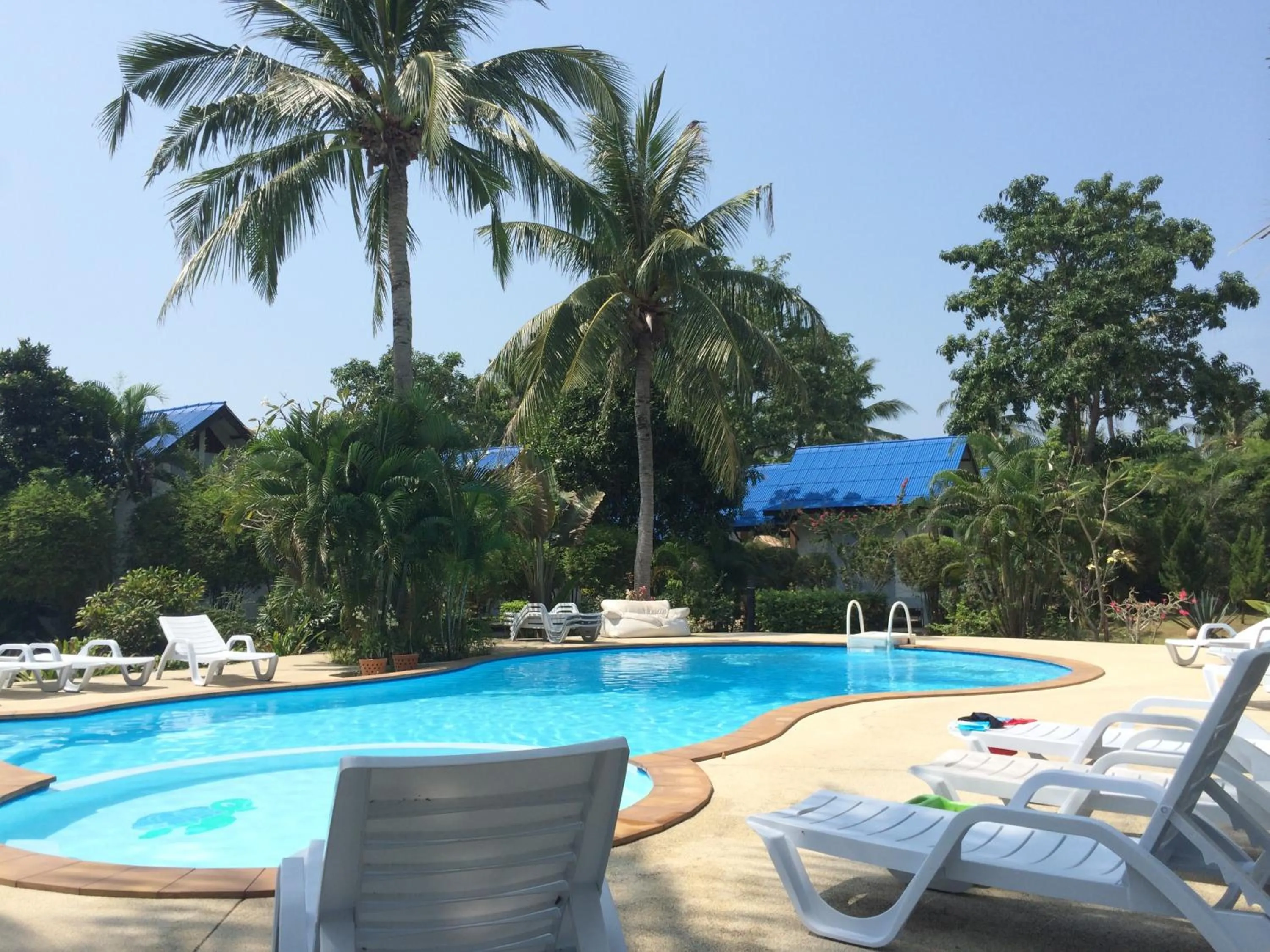 Swimming pool in Rung Arun Resort