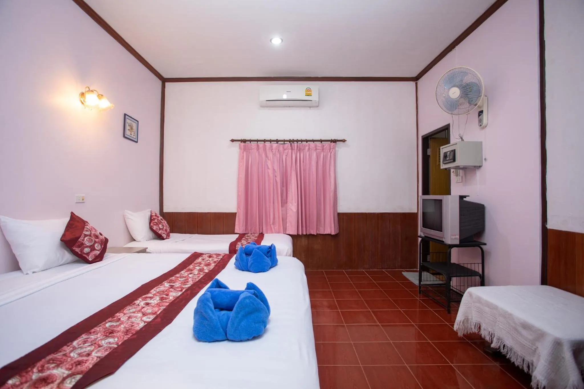 Bed in Rung Arun Resort