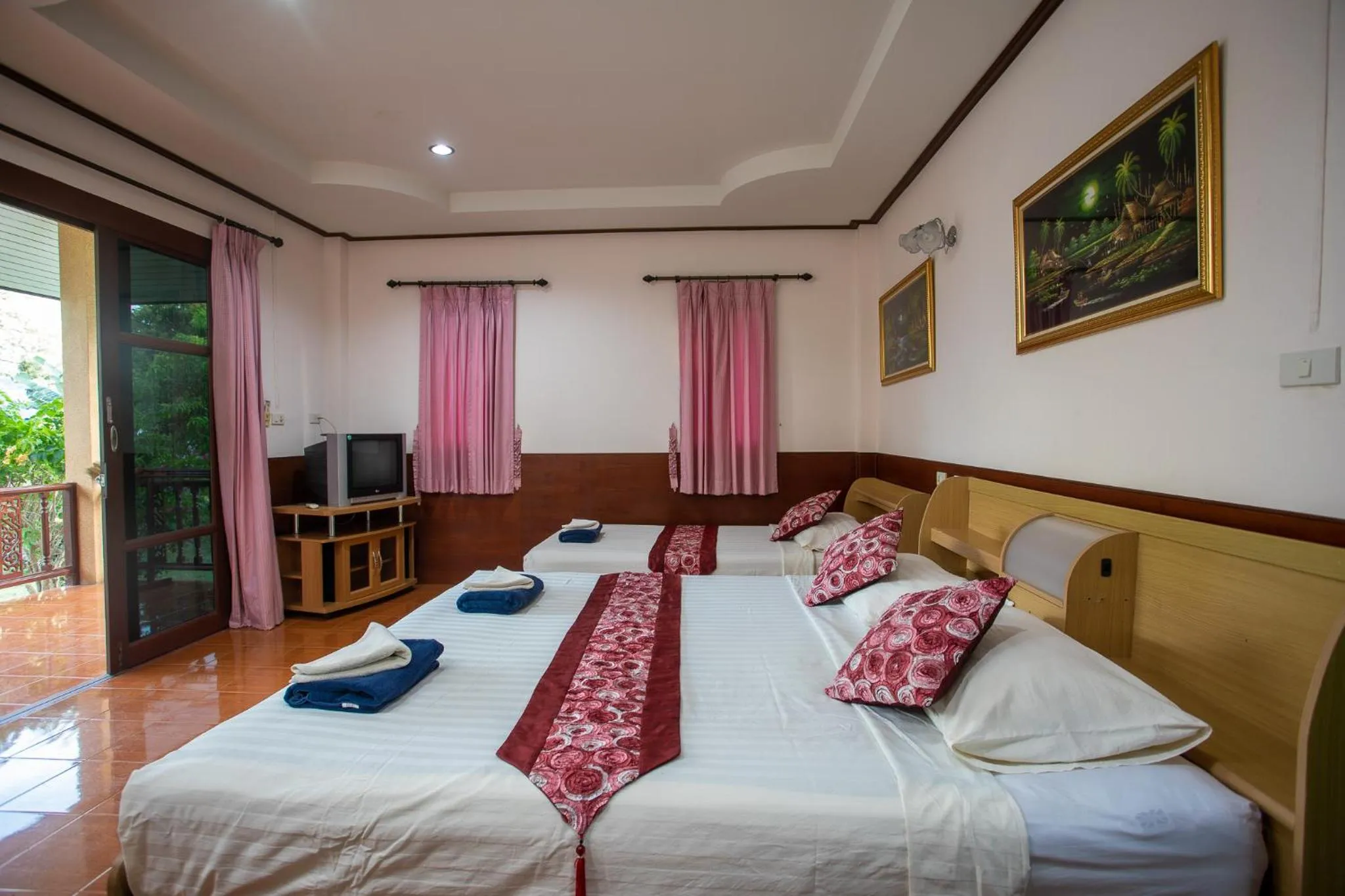Photo of the whole room, Bed in Rung Arun Resort