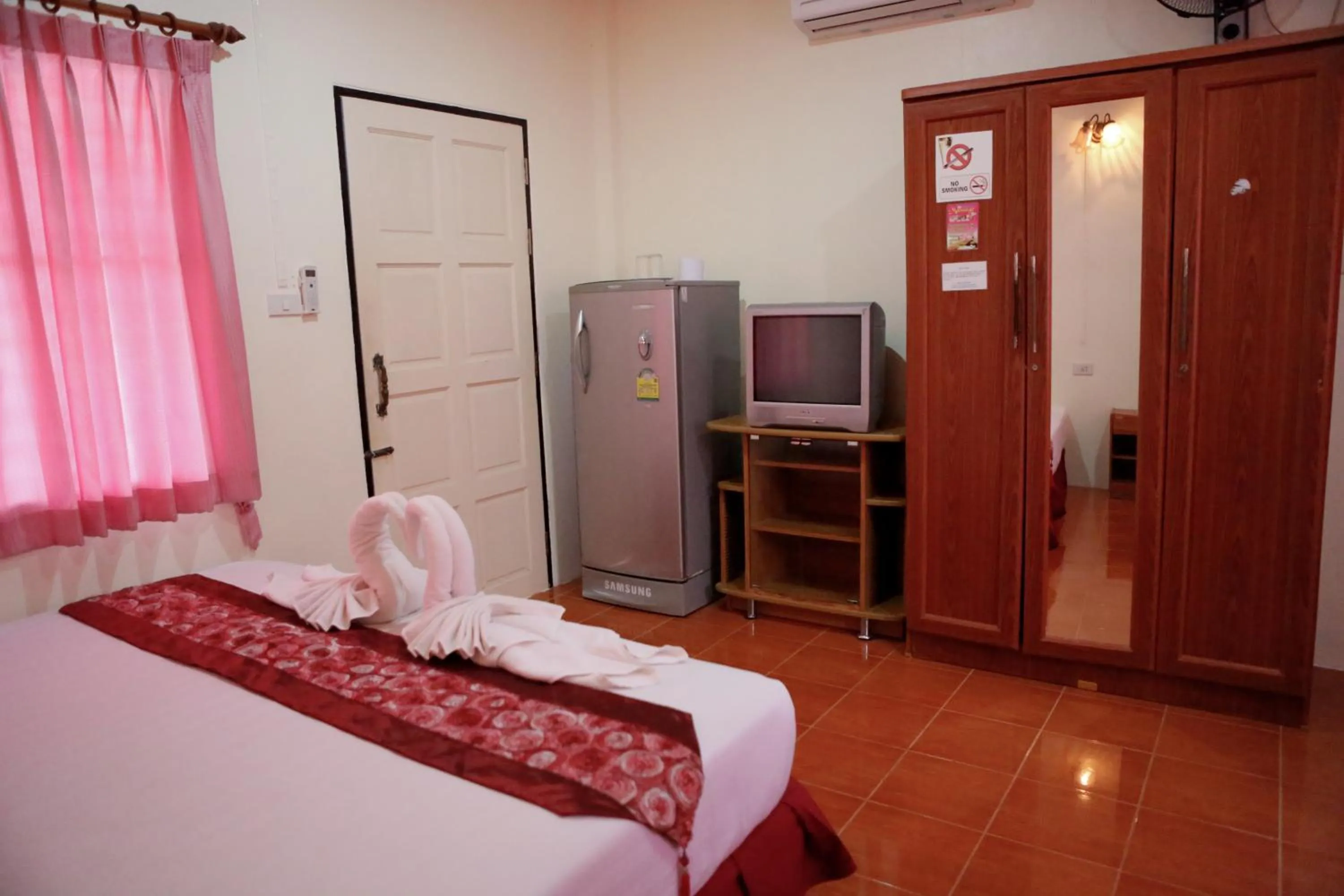 Bed in Rung Arun Resort