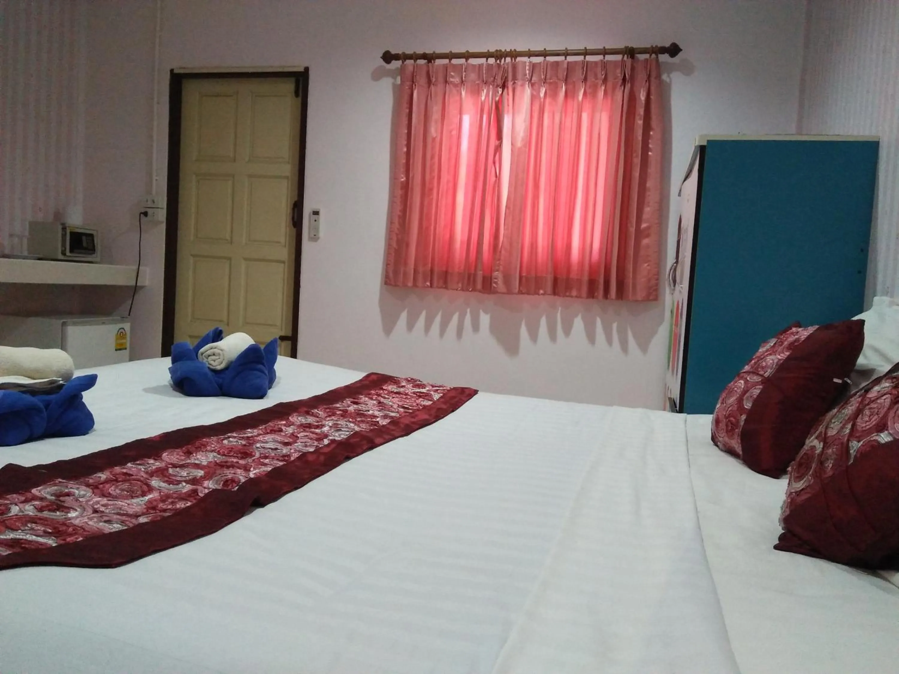 Garden, Bed in Rung Arun Resort