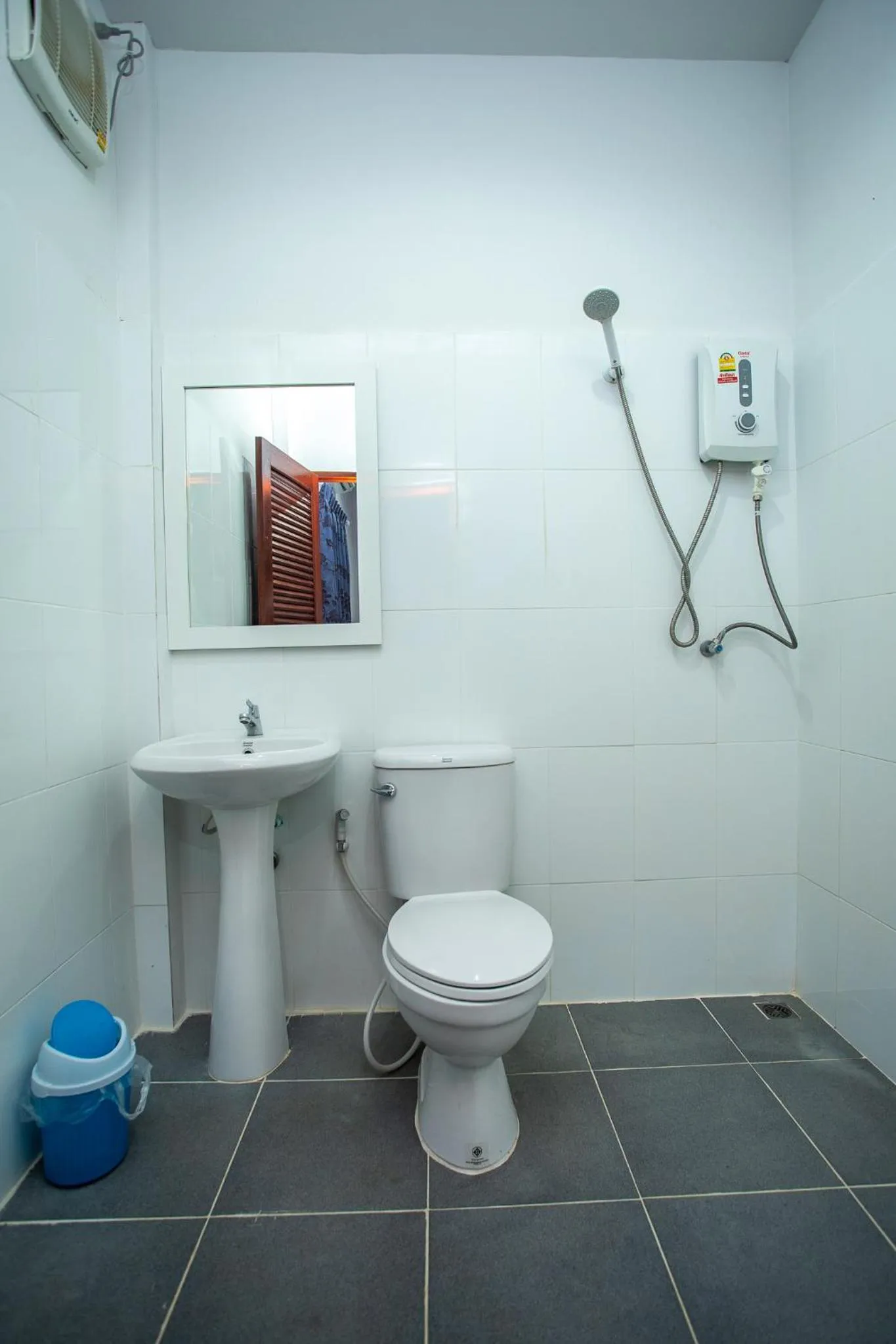 Toilet in Rung Arun Resort