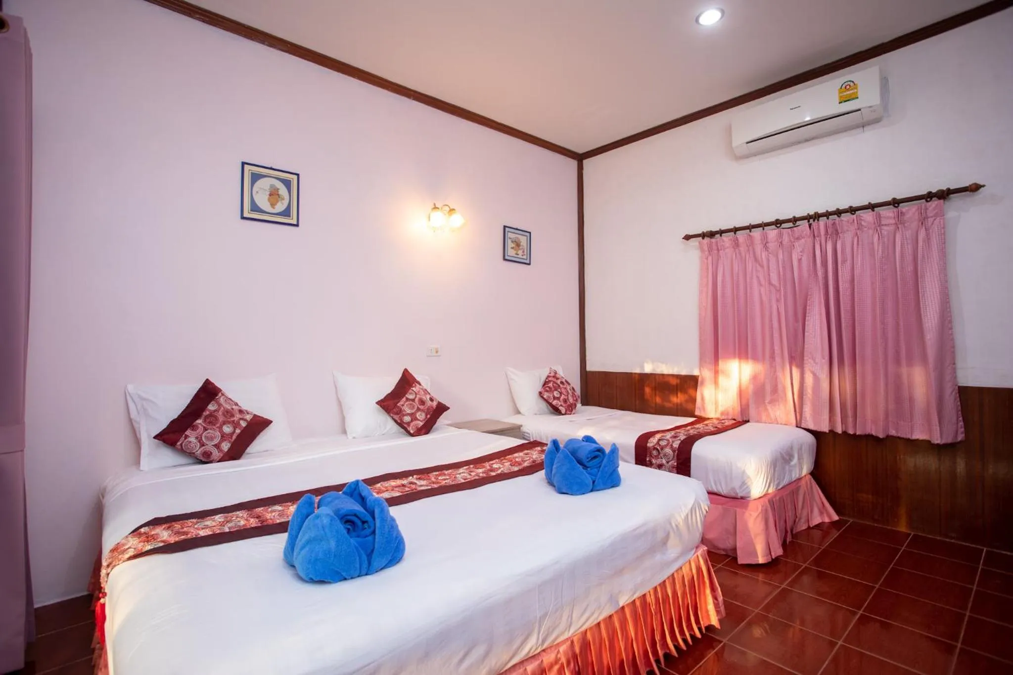 Bed in Rung Arun Resort