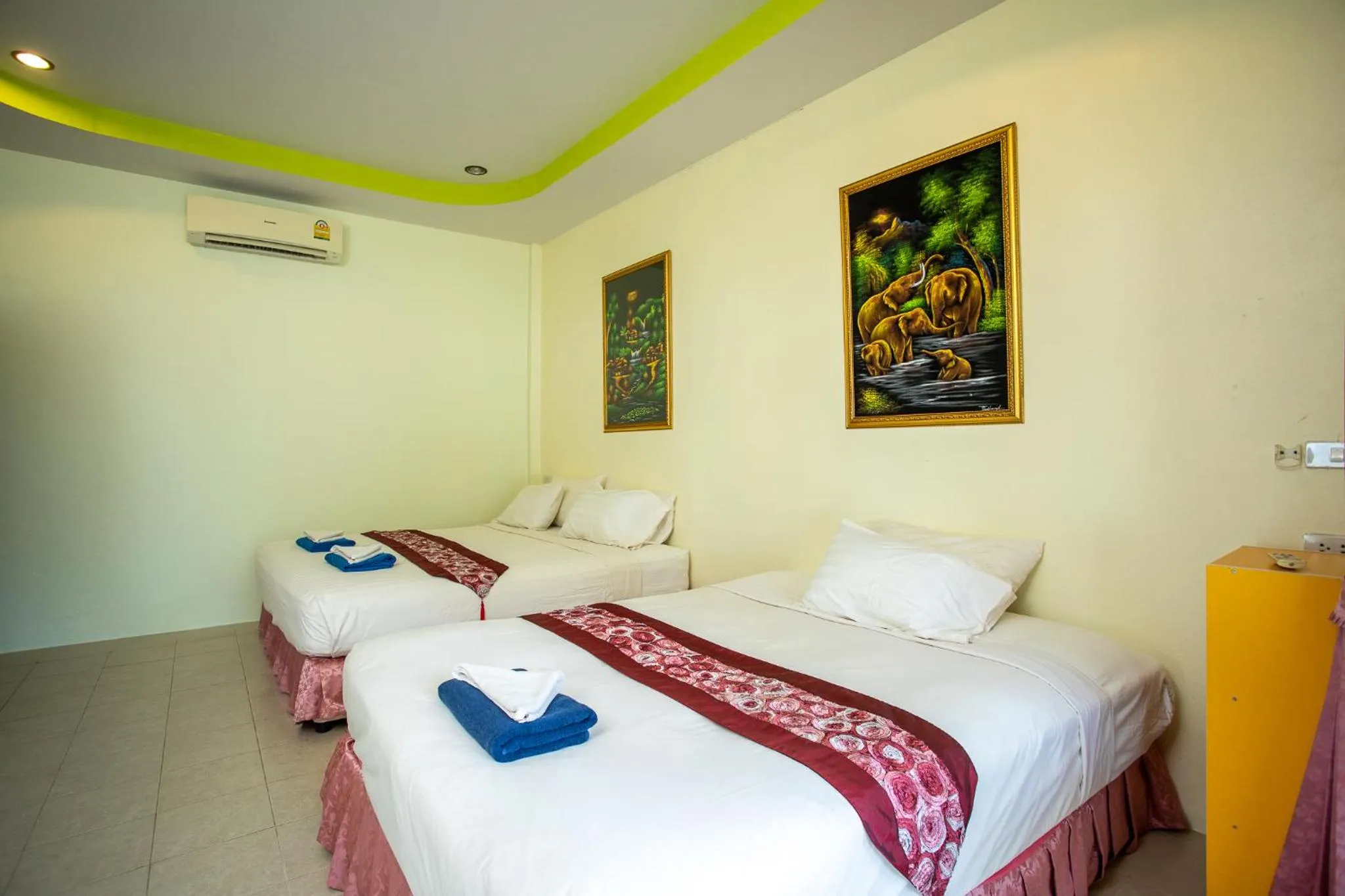 Photo of the whole room, Bed in Rung Arun Resort