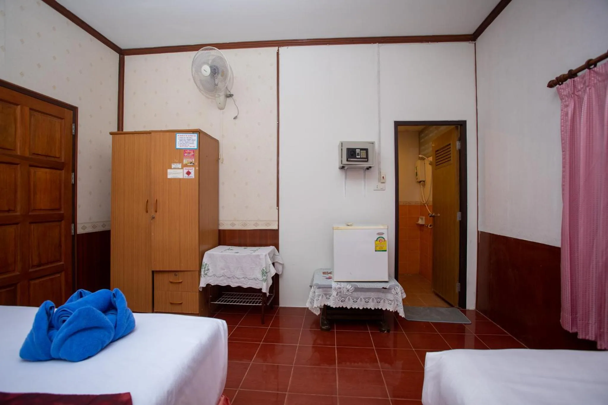 Photo of the whole room, Bed in Rung Arun Resort