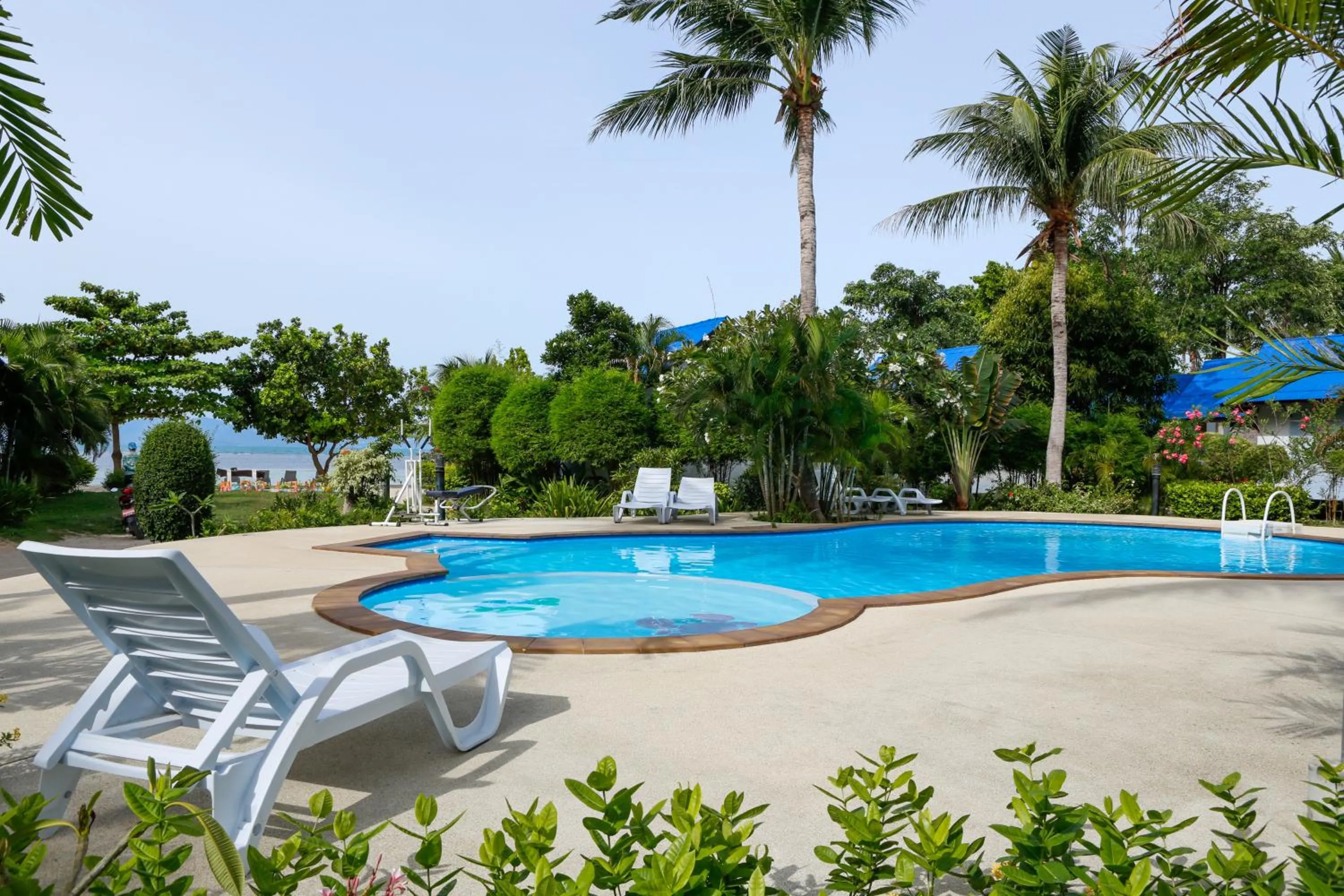 Swimming pool in Rung Arun Resort