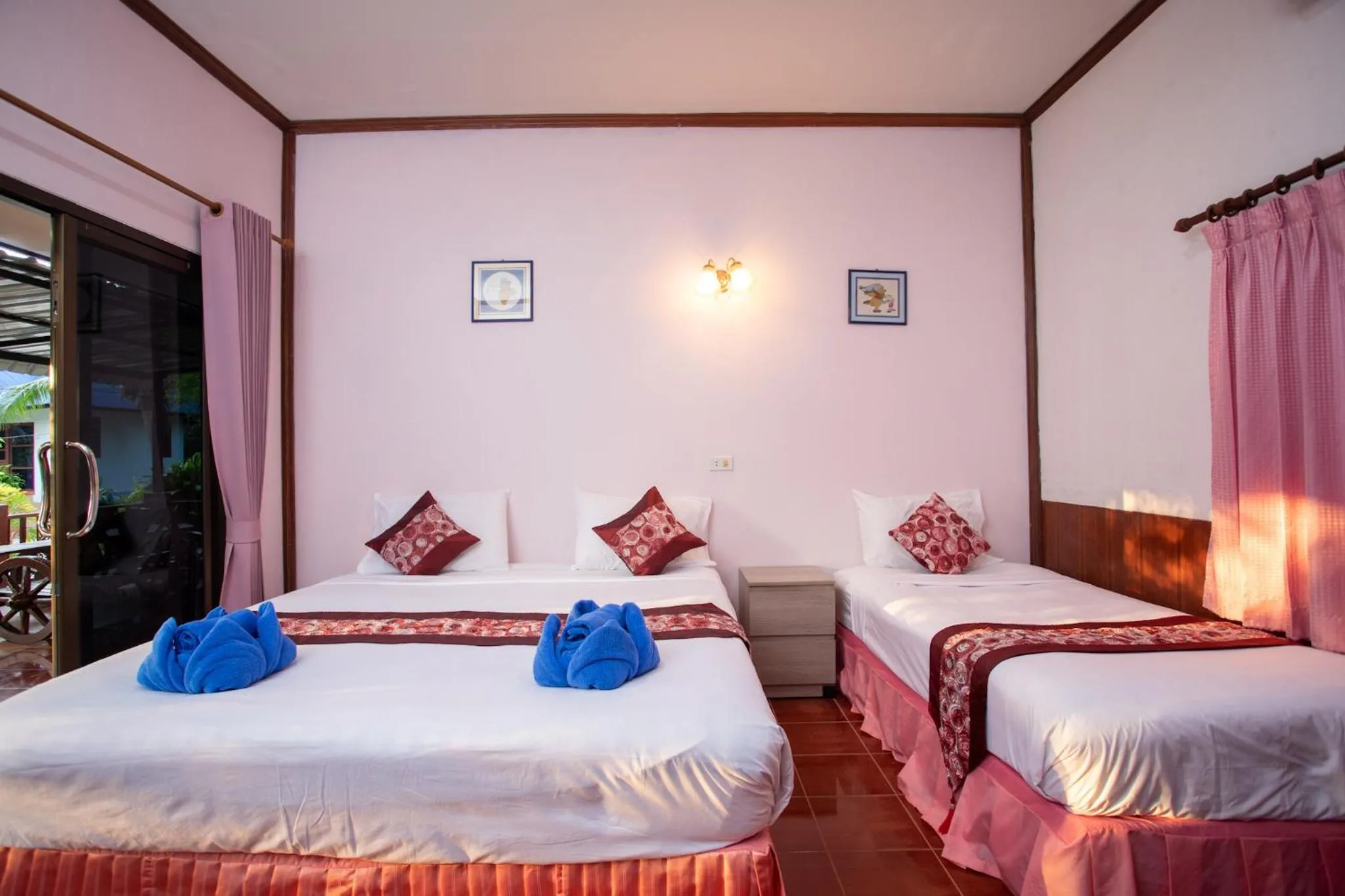 Bed in Rung Arun Resort