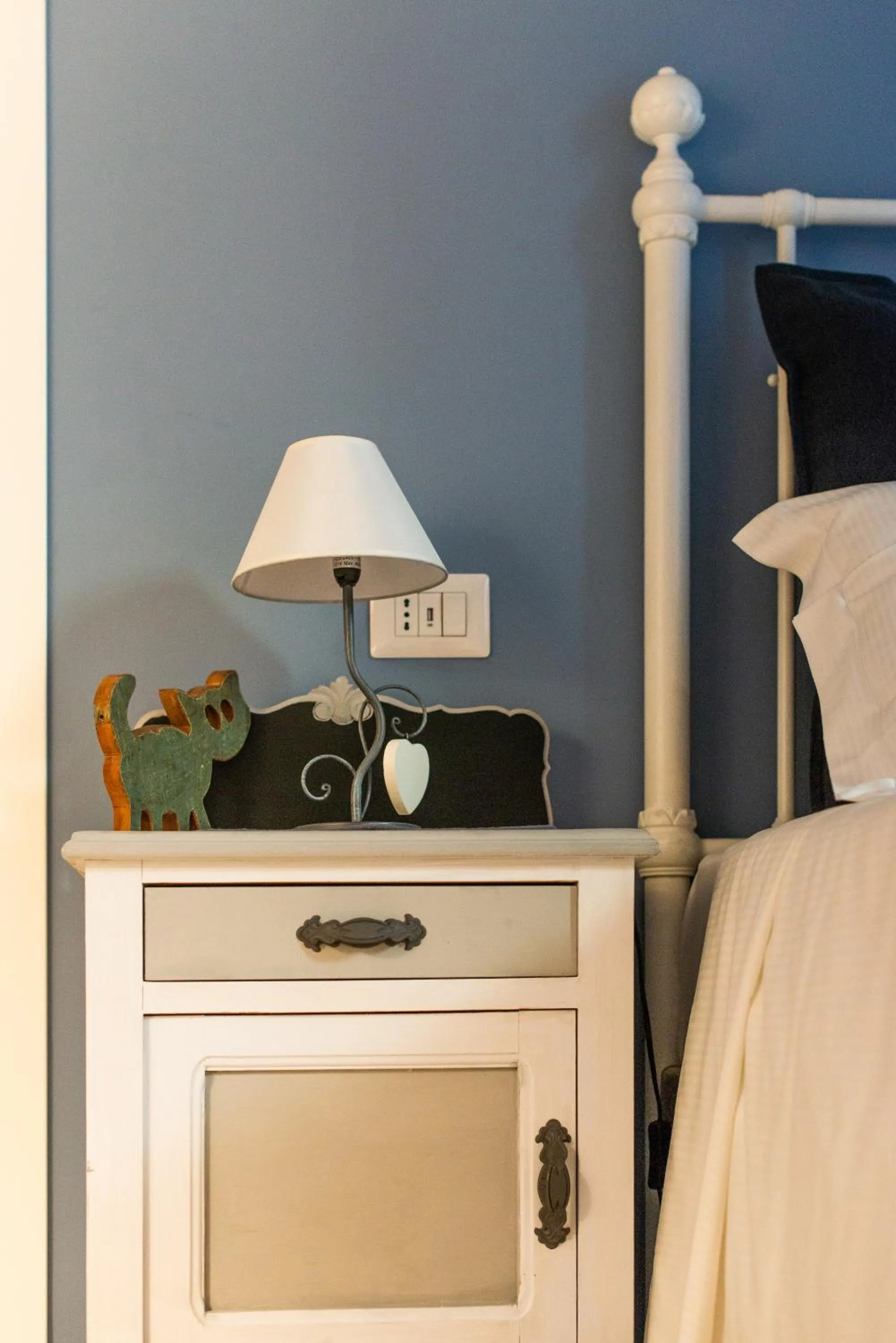 Decorative detail, Bed in Maison Rêve Torino Centro