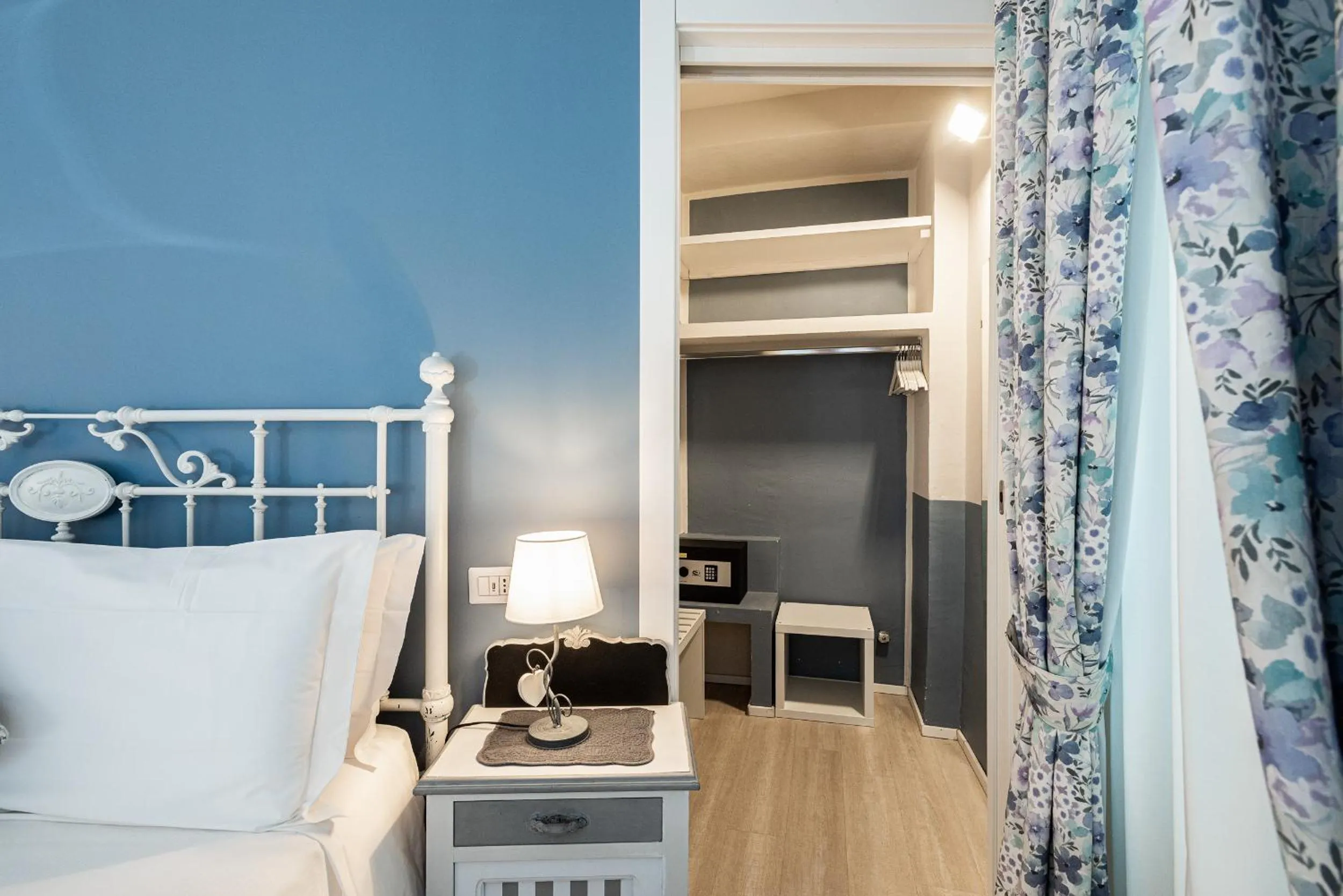 View (from property/room), Bed in Maison Rêve Torino Centro