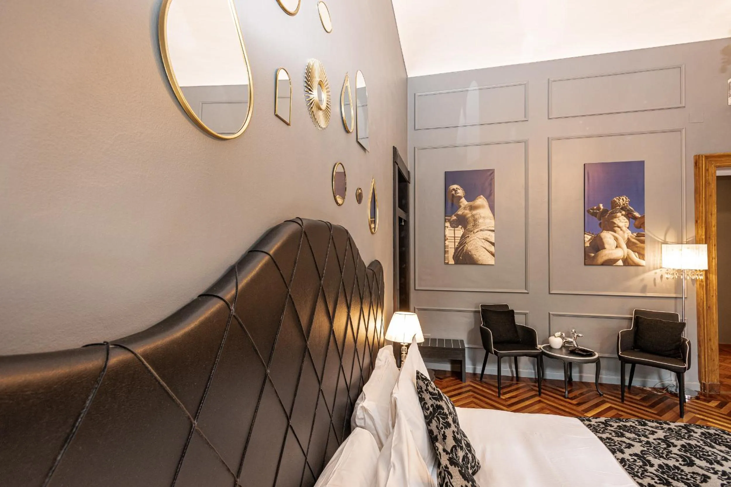 Decorative detail, Bed in Maison Rêve Torino Centro