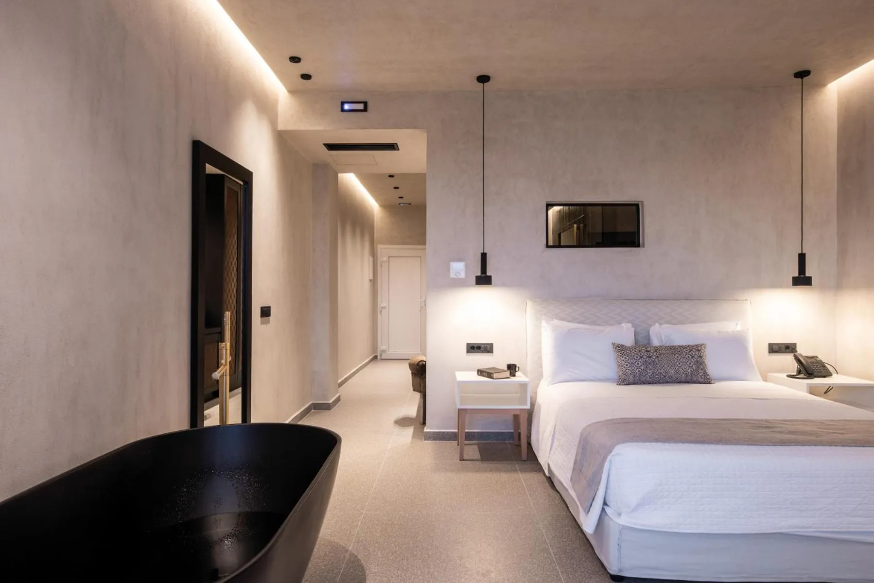 Bed in Damigos Caldera World