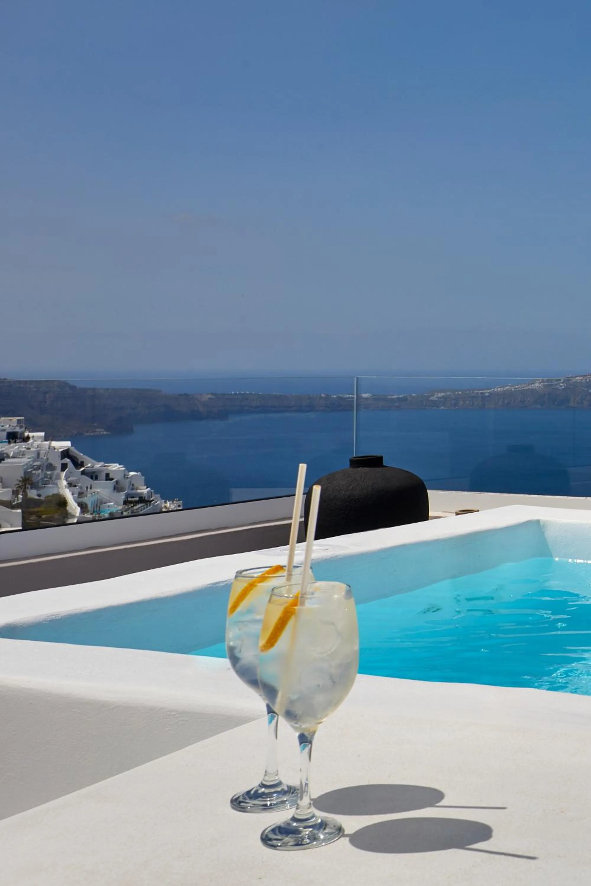 Drinks in Damigos Caldera World