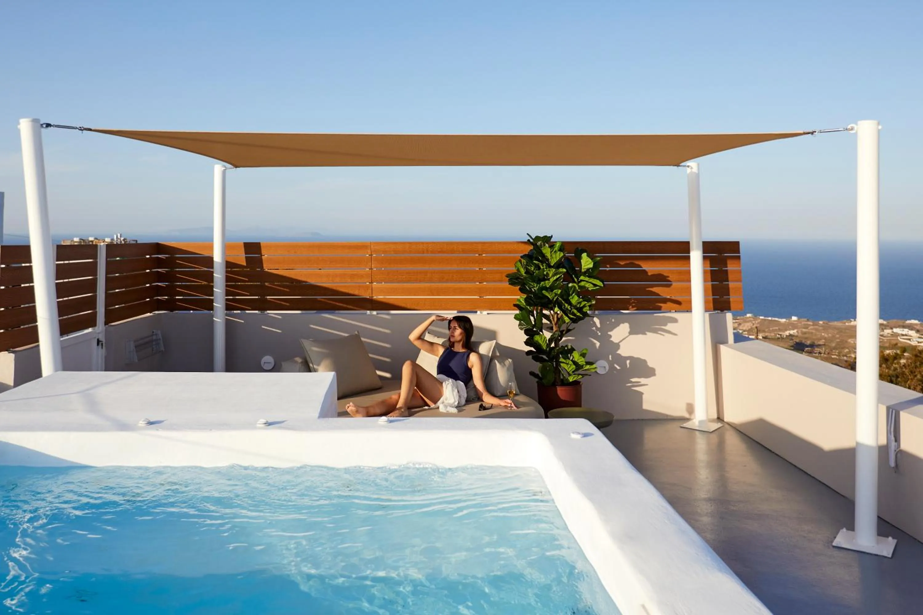 Hot Tub in Damigos Caldera World