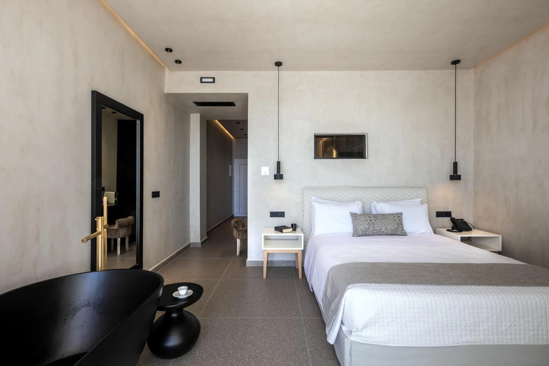 Bed in Damigos Caldera World