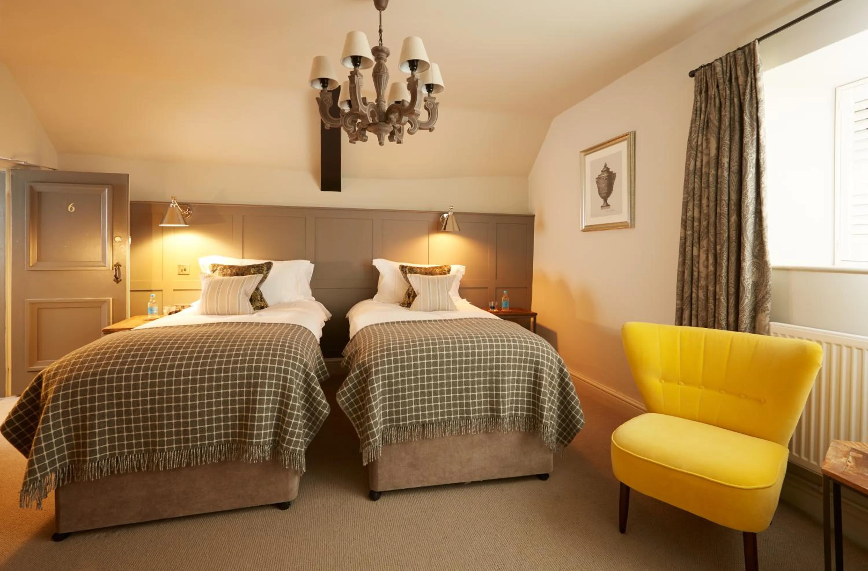 Bedroom, Bed in The Bull Hotel