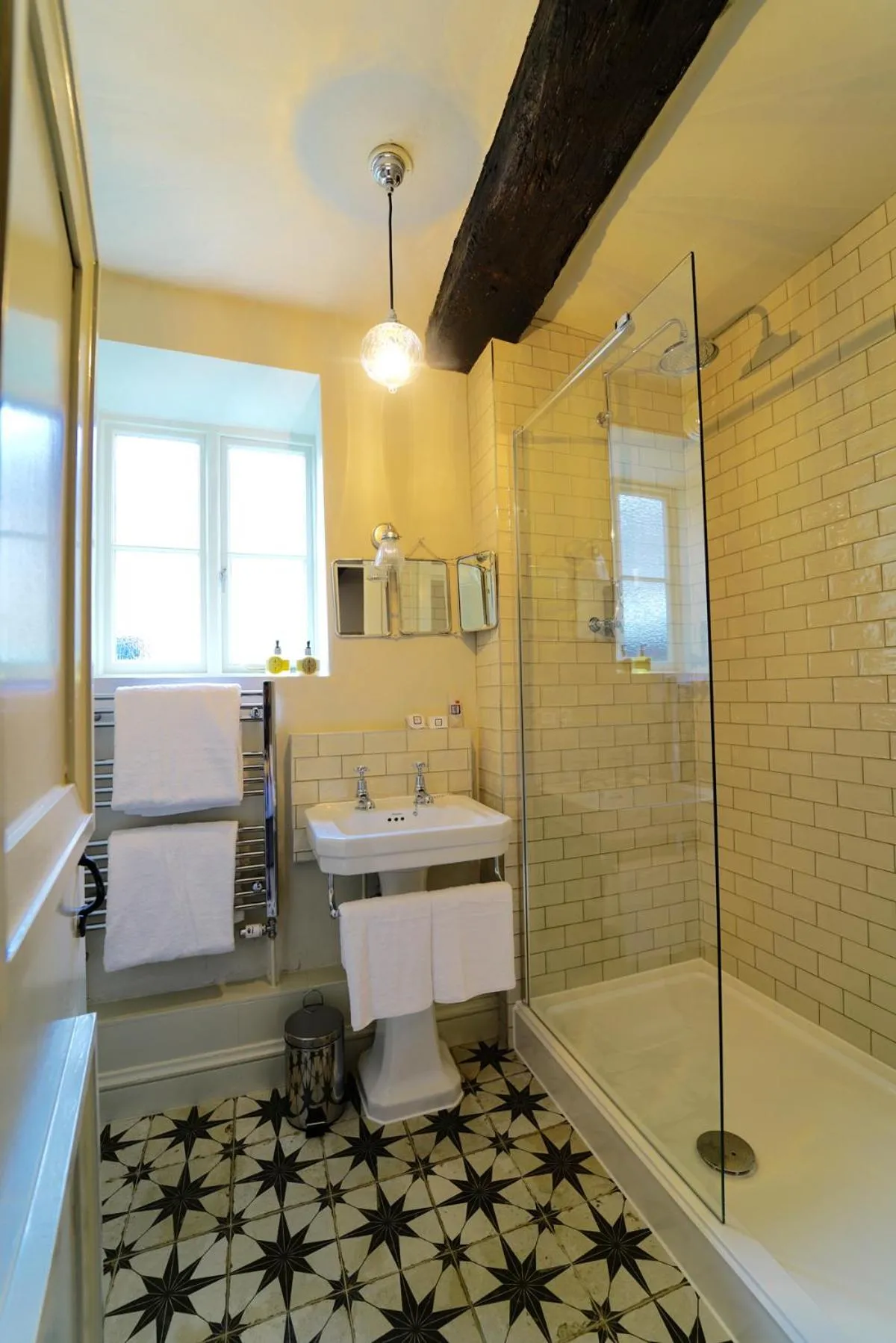 Shower in The Bull Hotel