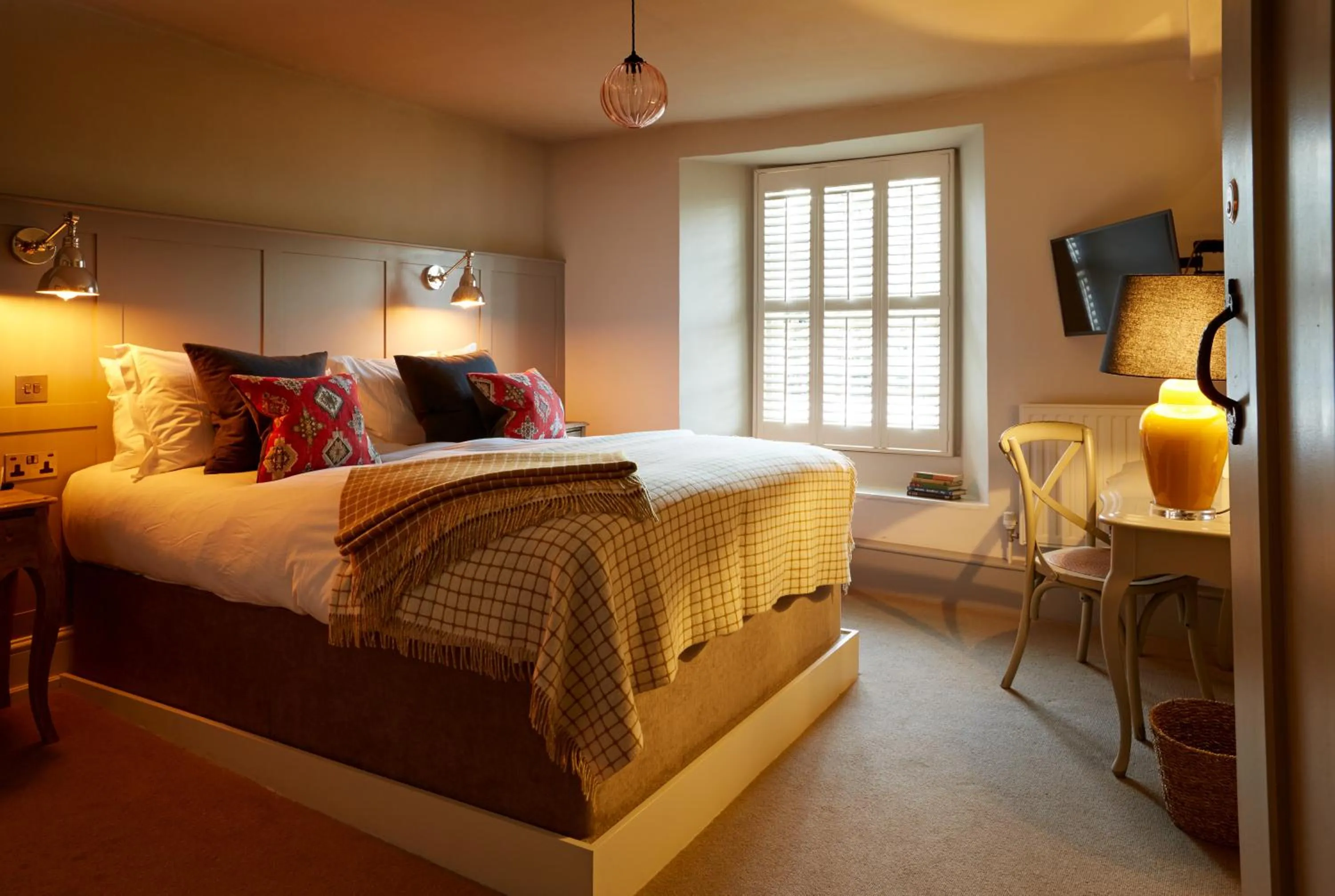 Bedroom, Bed in The Bull Hotel