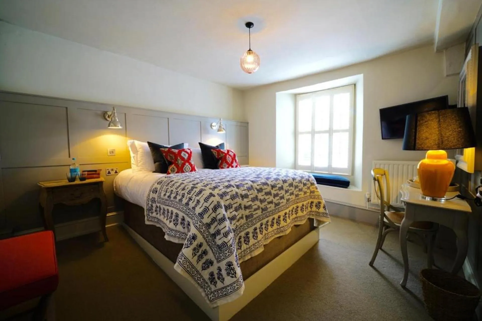 Bedroom, Bed in The Bull Hotel