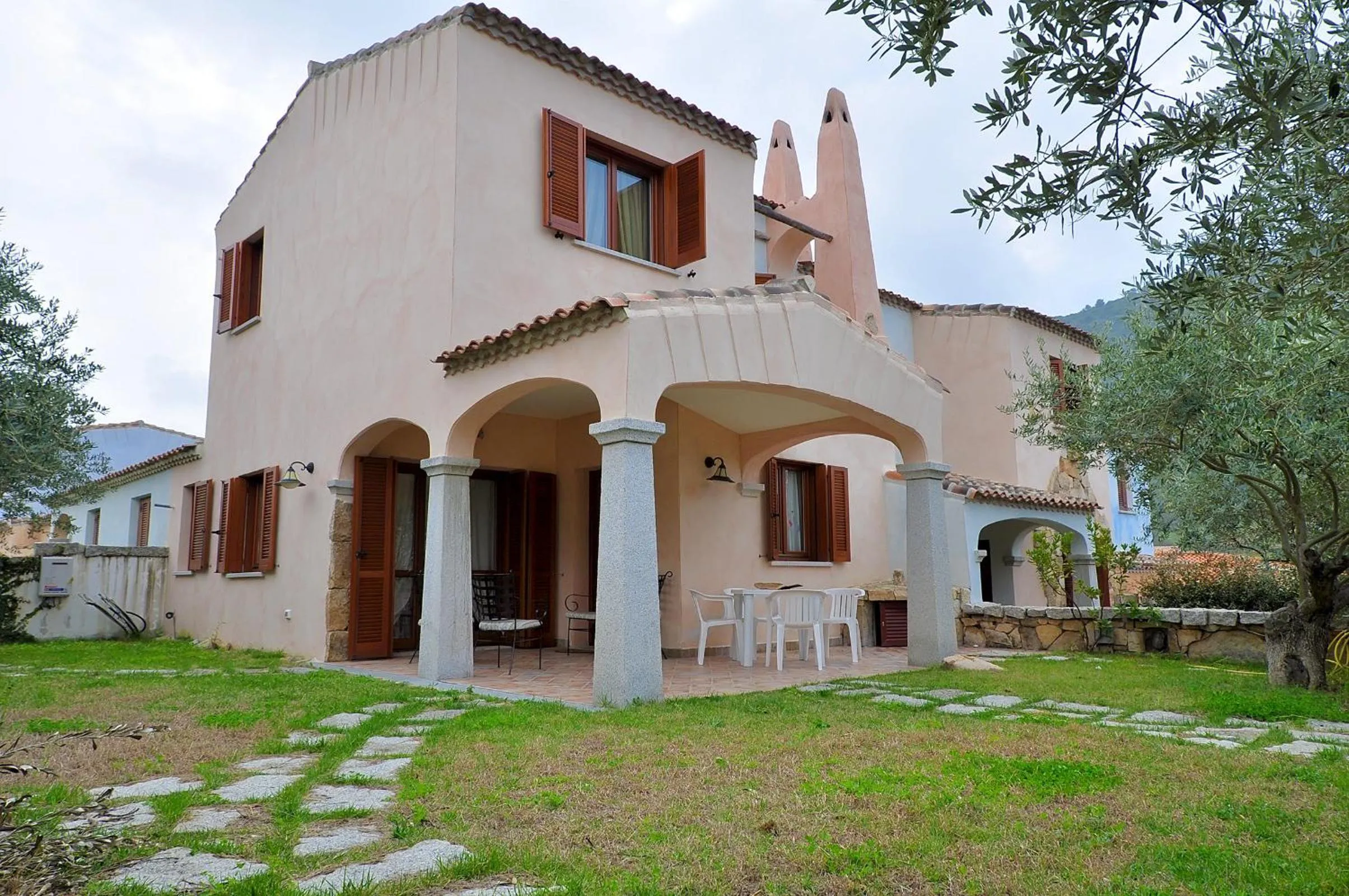 Facade/entrance in villa i ginepri