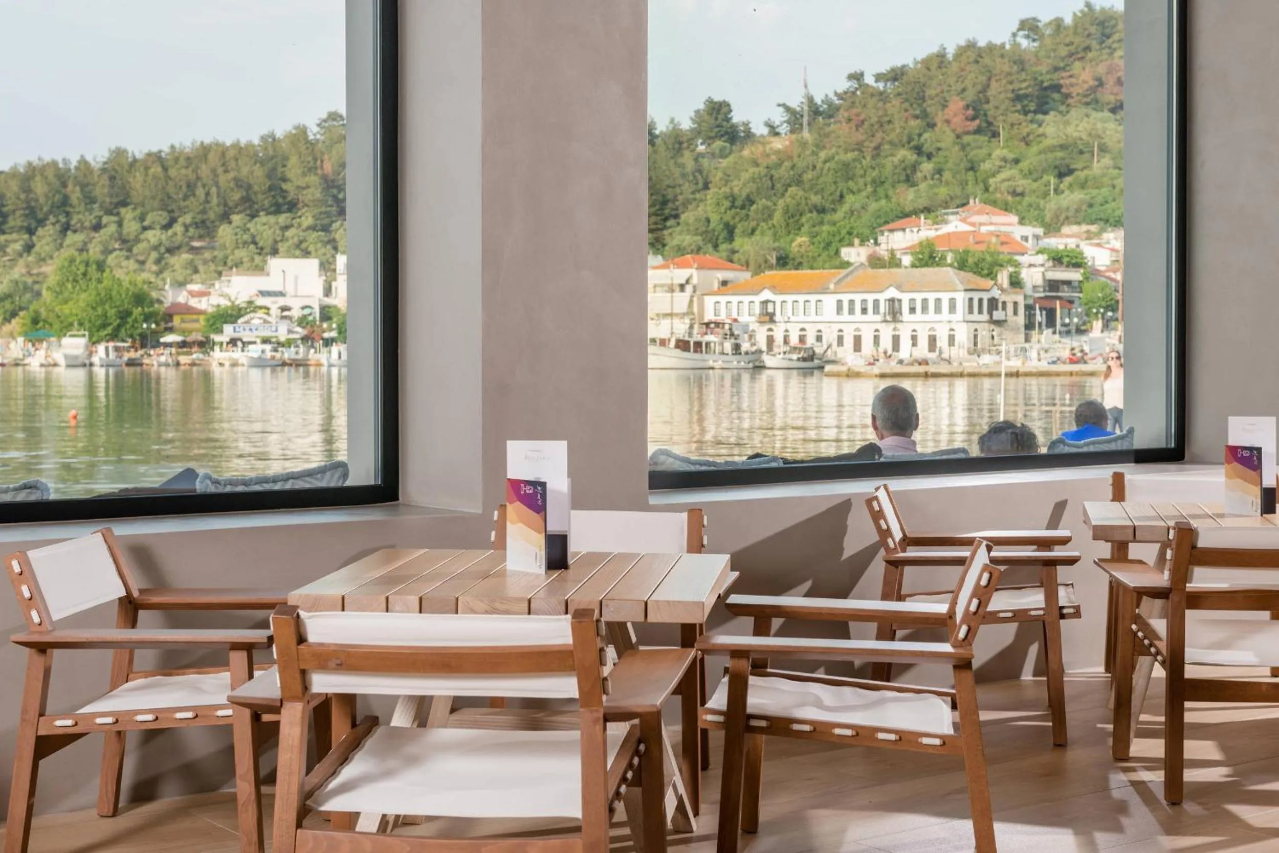 Restaurant/places to eat in Angelica Hotel