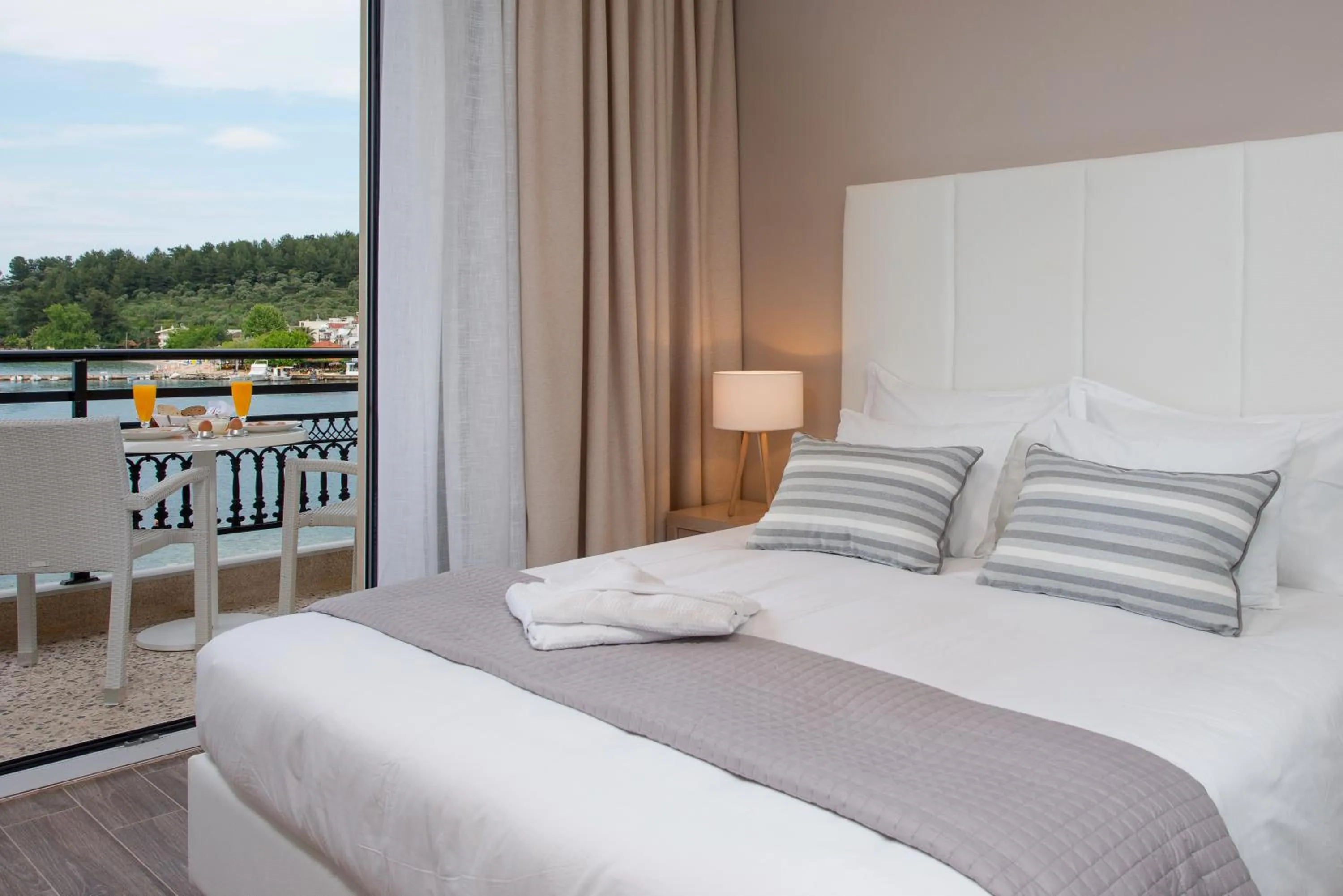 Bedroom, Bed in Angelica Hotel