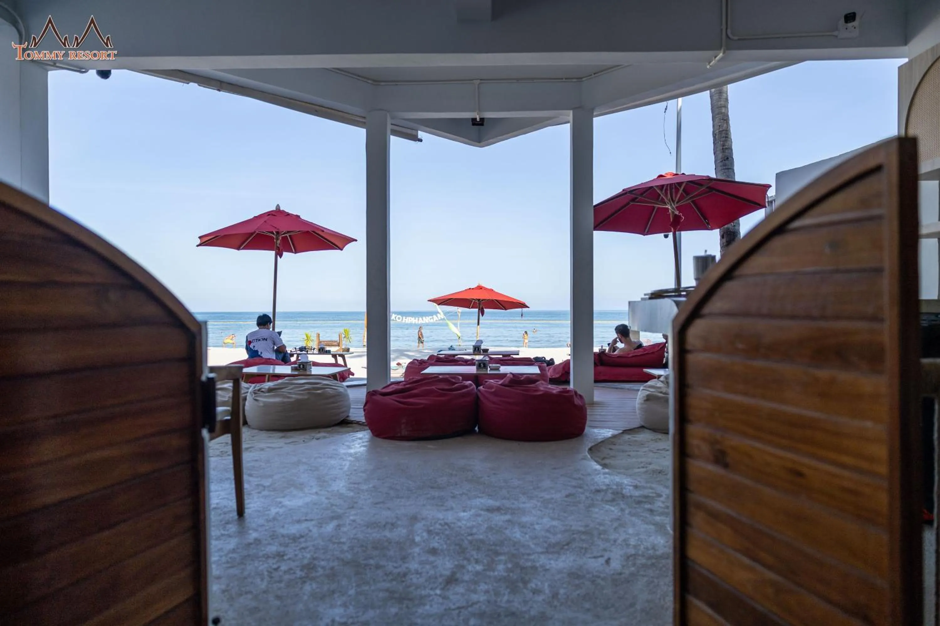 Property building, Bed in Tommy Resort