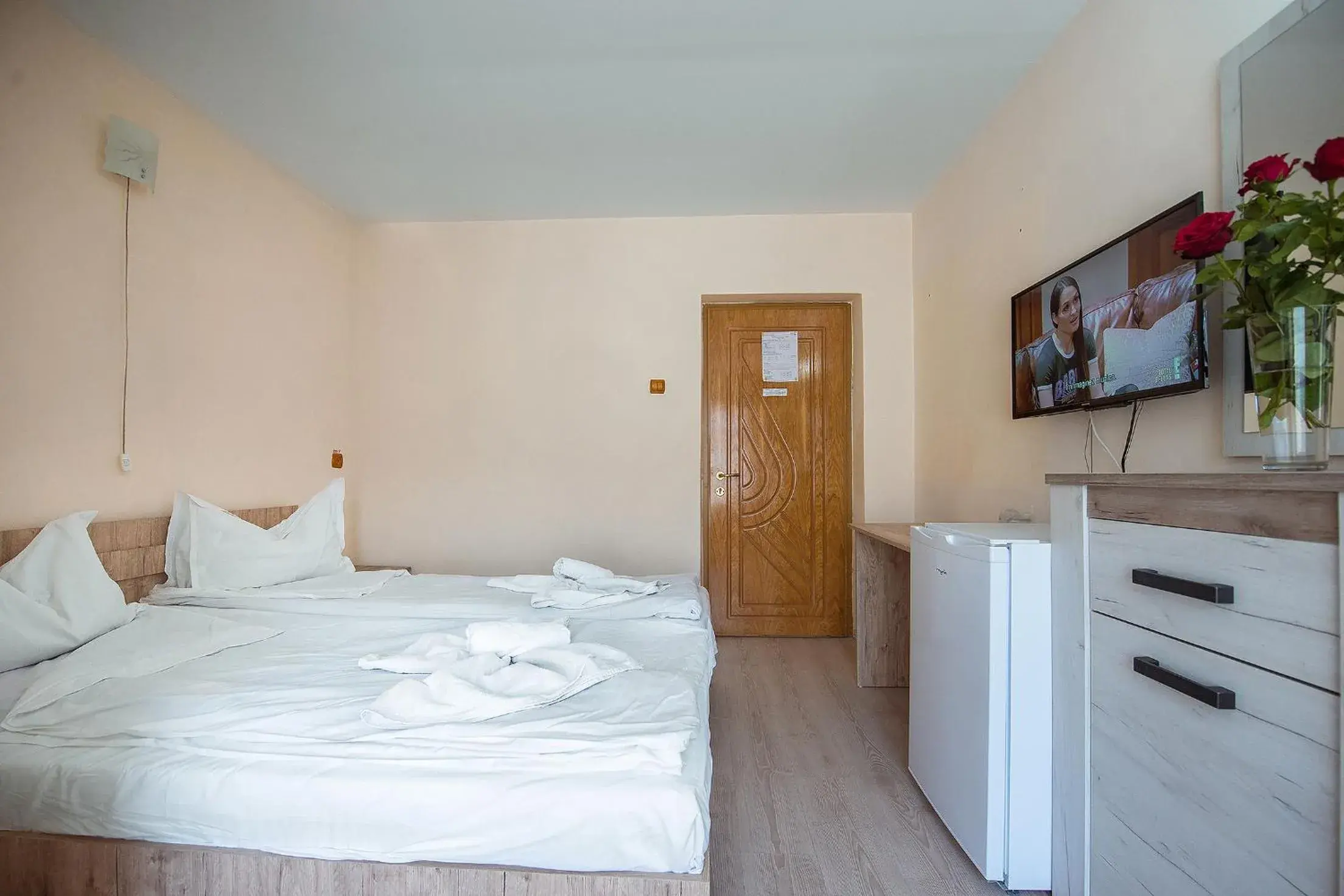 Double Room in COMPLEX Alutus -Camere de inchiriat Double Room in COMPLEX Alutus -Camere de inchiriat