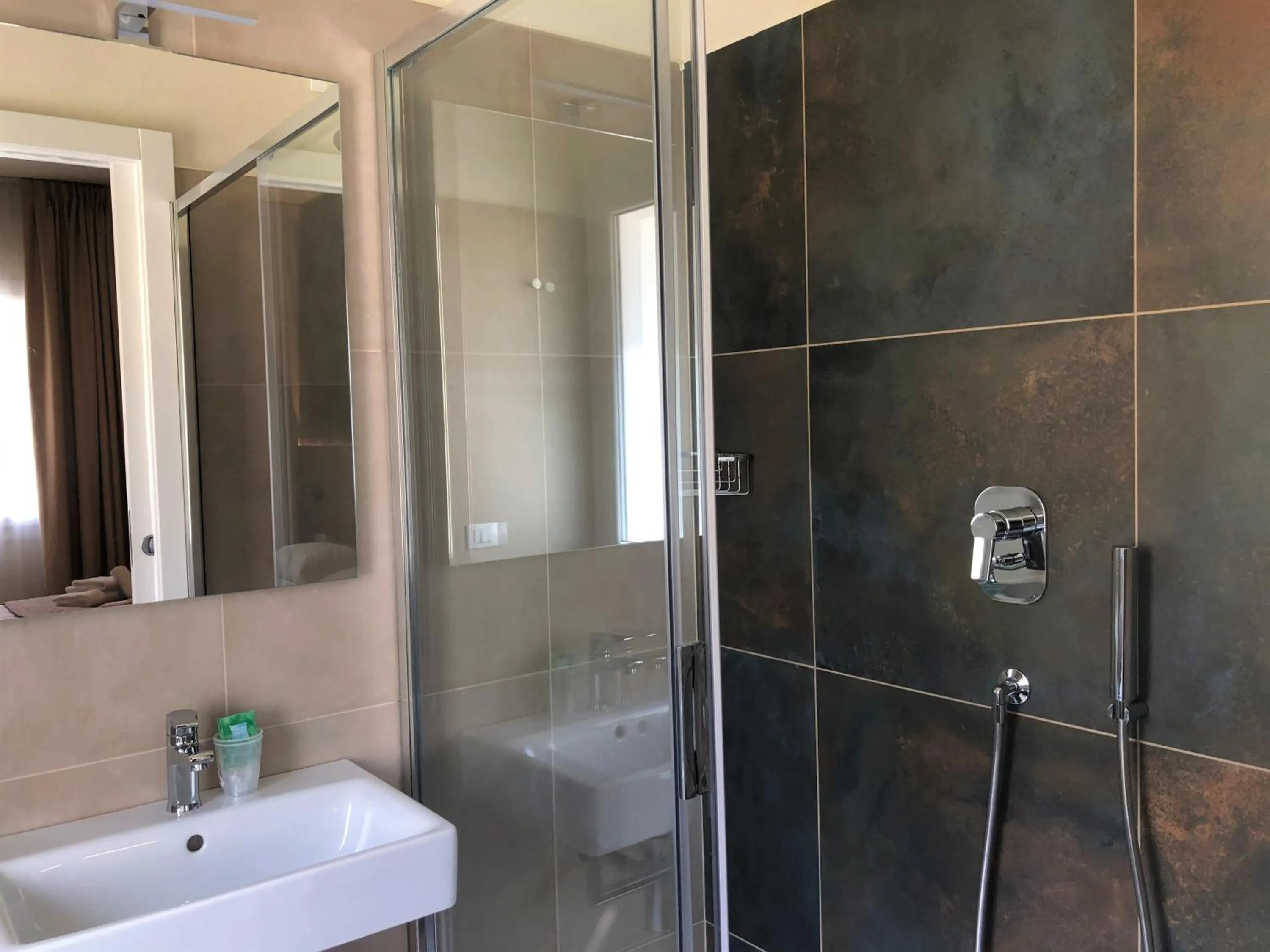 Bathroom in Hotel Suez