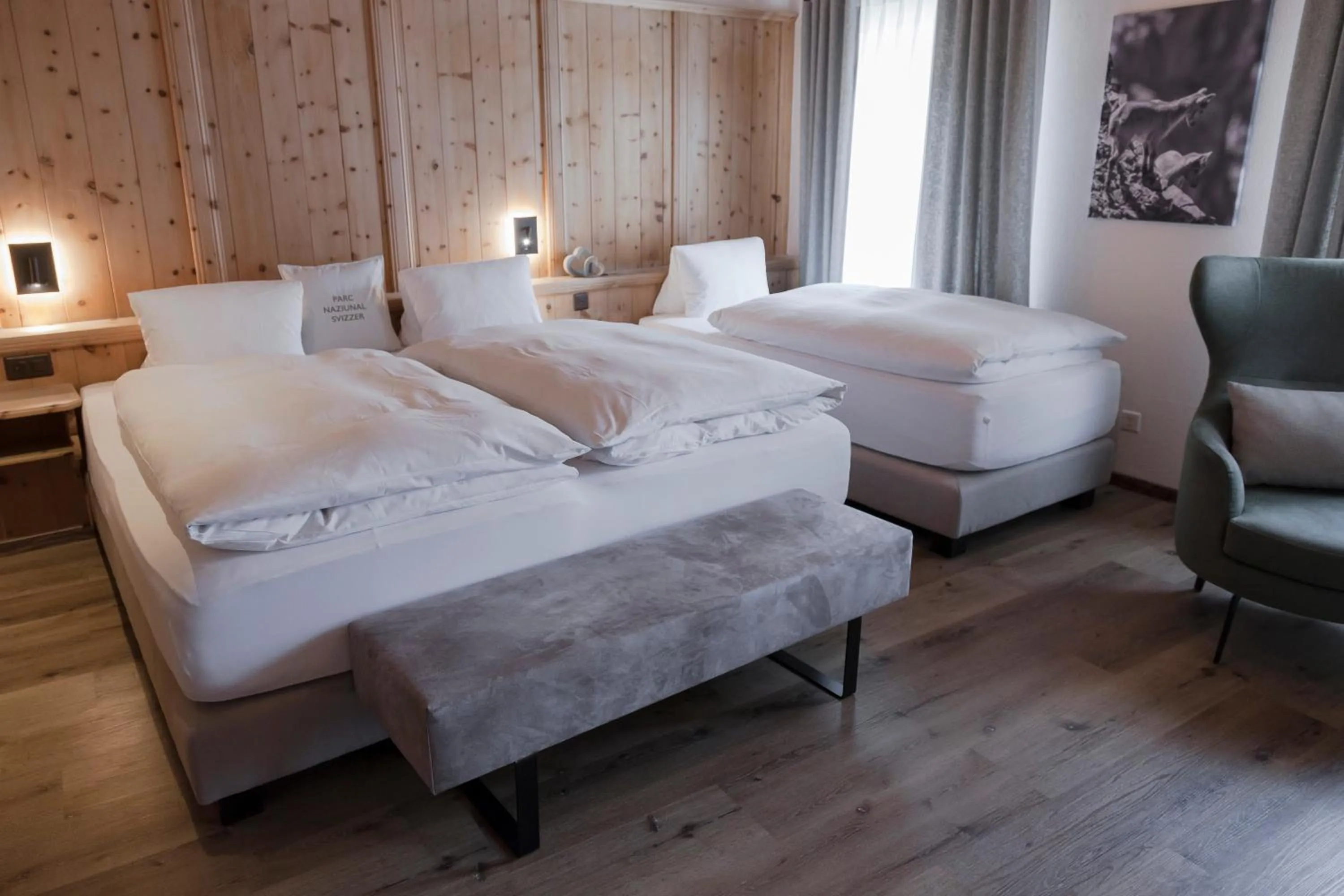 Staff, Bed in Hotel Baer & Post Zernez