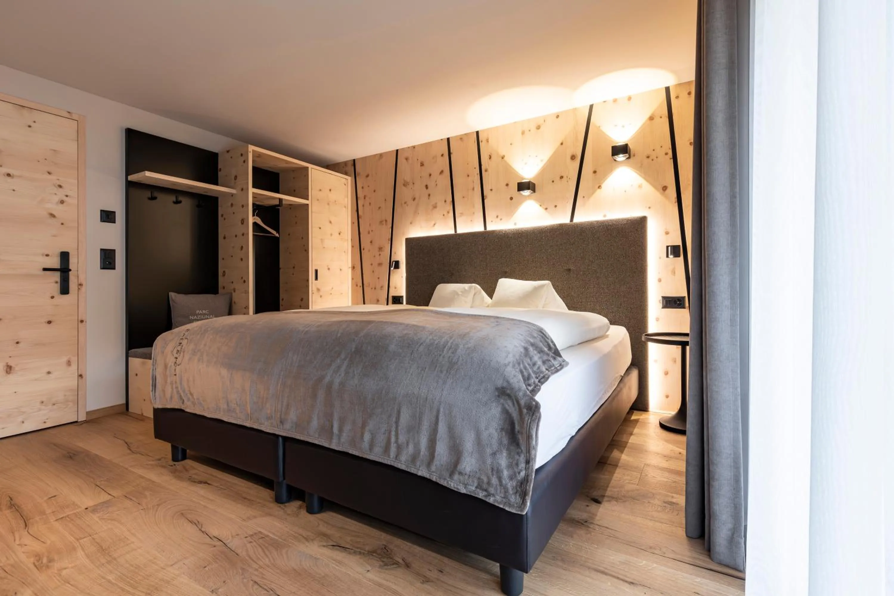 Photo of the whole room, Bed in Hotel Baer & Post Zernez