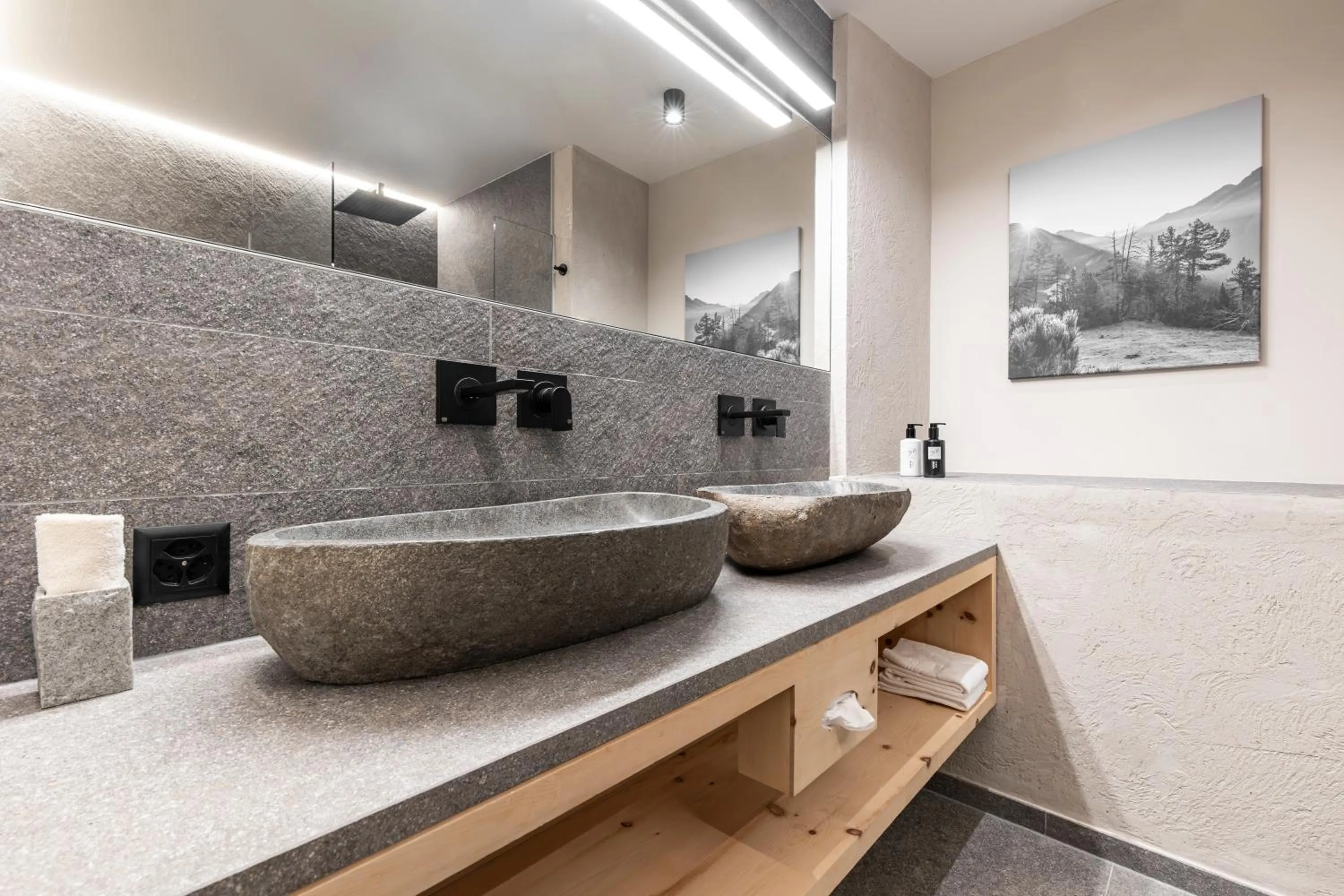 Shower in Hotel Baer & Post Zernez