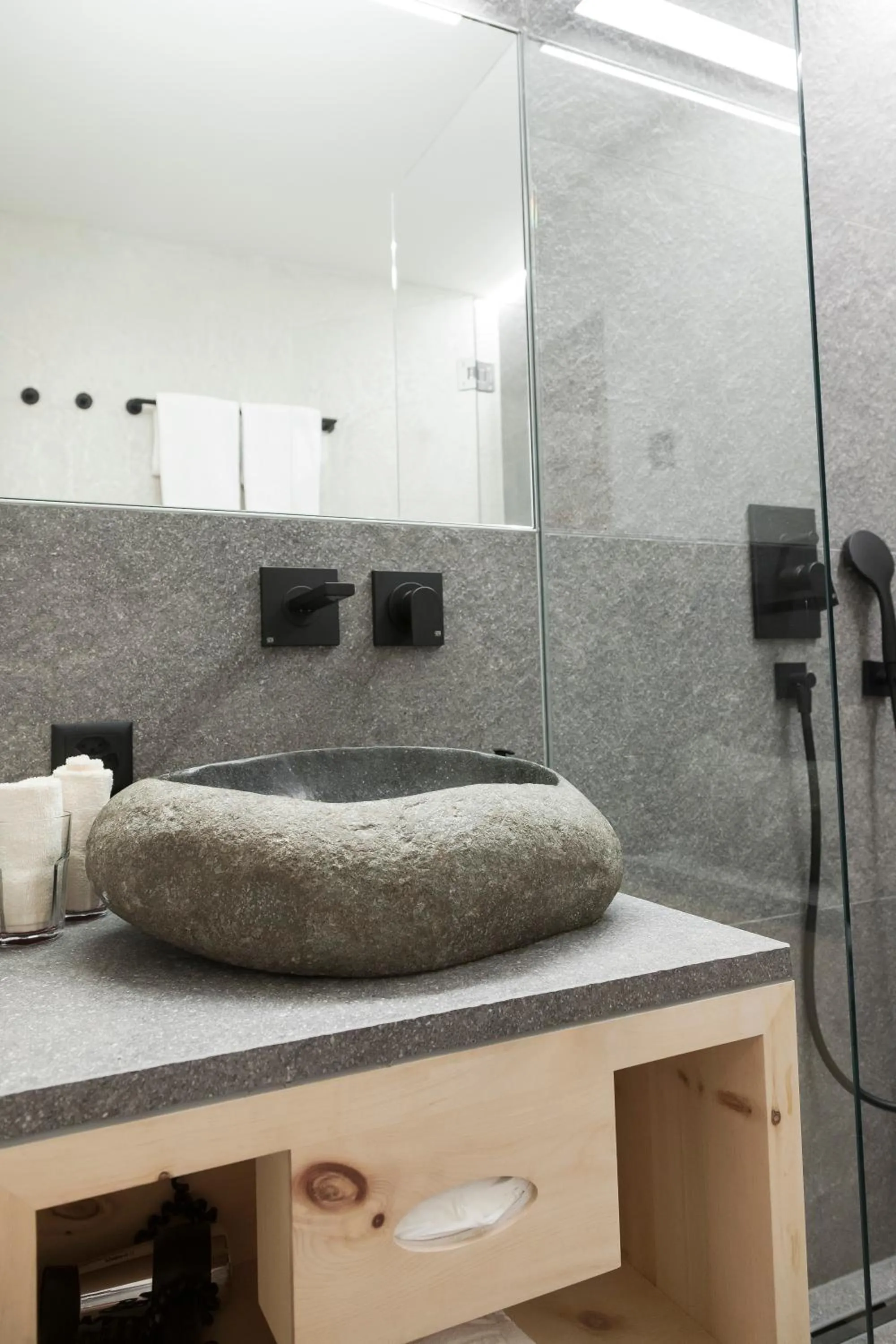 Shower in Hotel Baer & Post Zernez