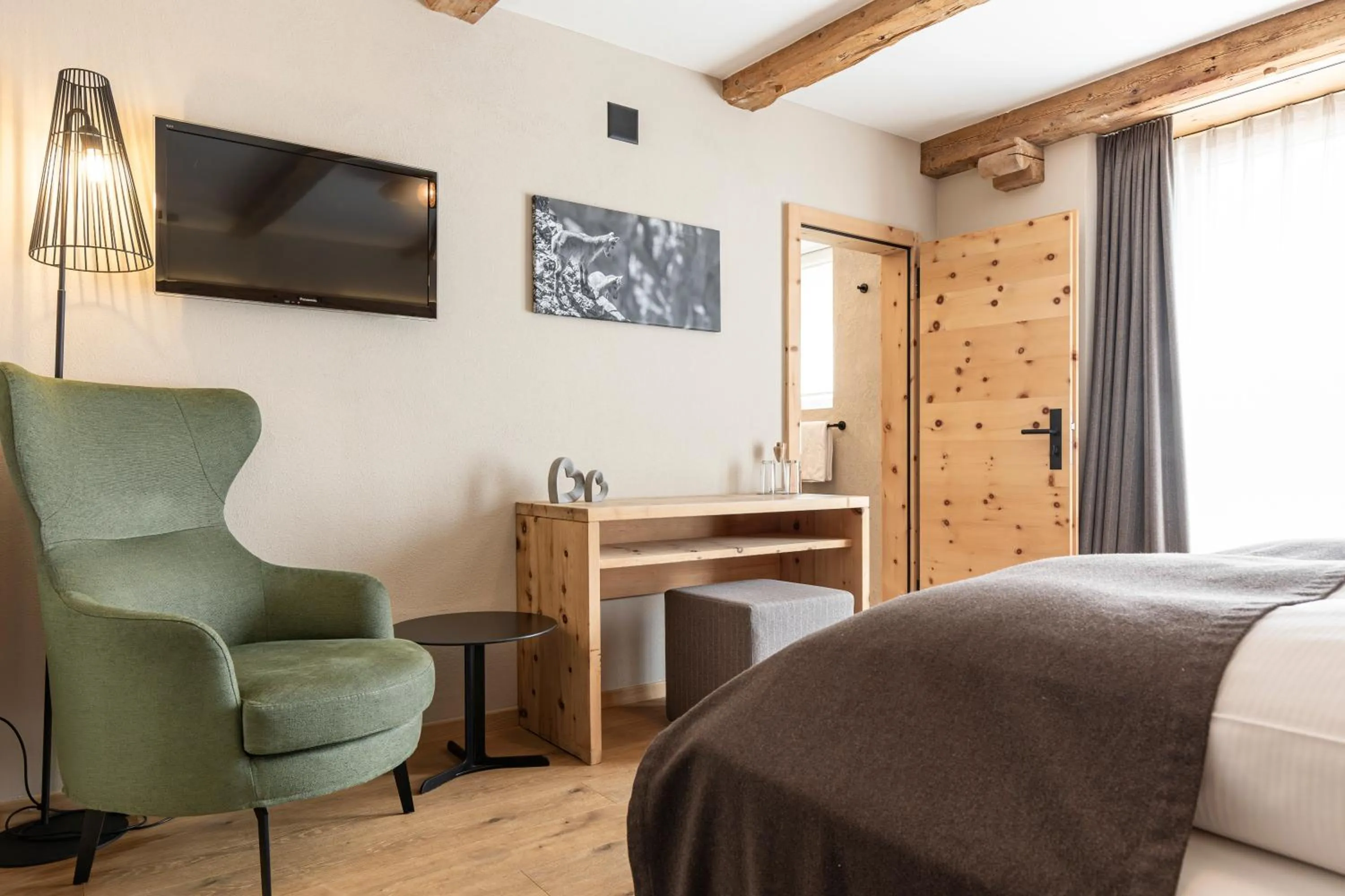 Photo of the whole room, Bed in Hotel Baer & Post Zernez