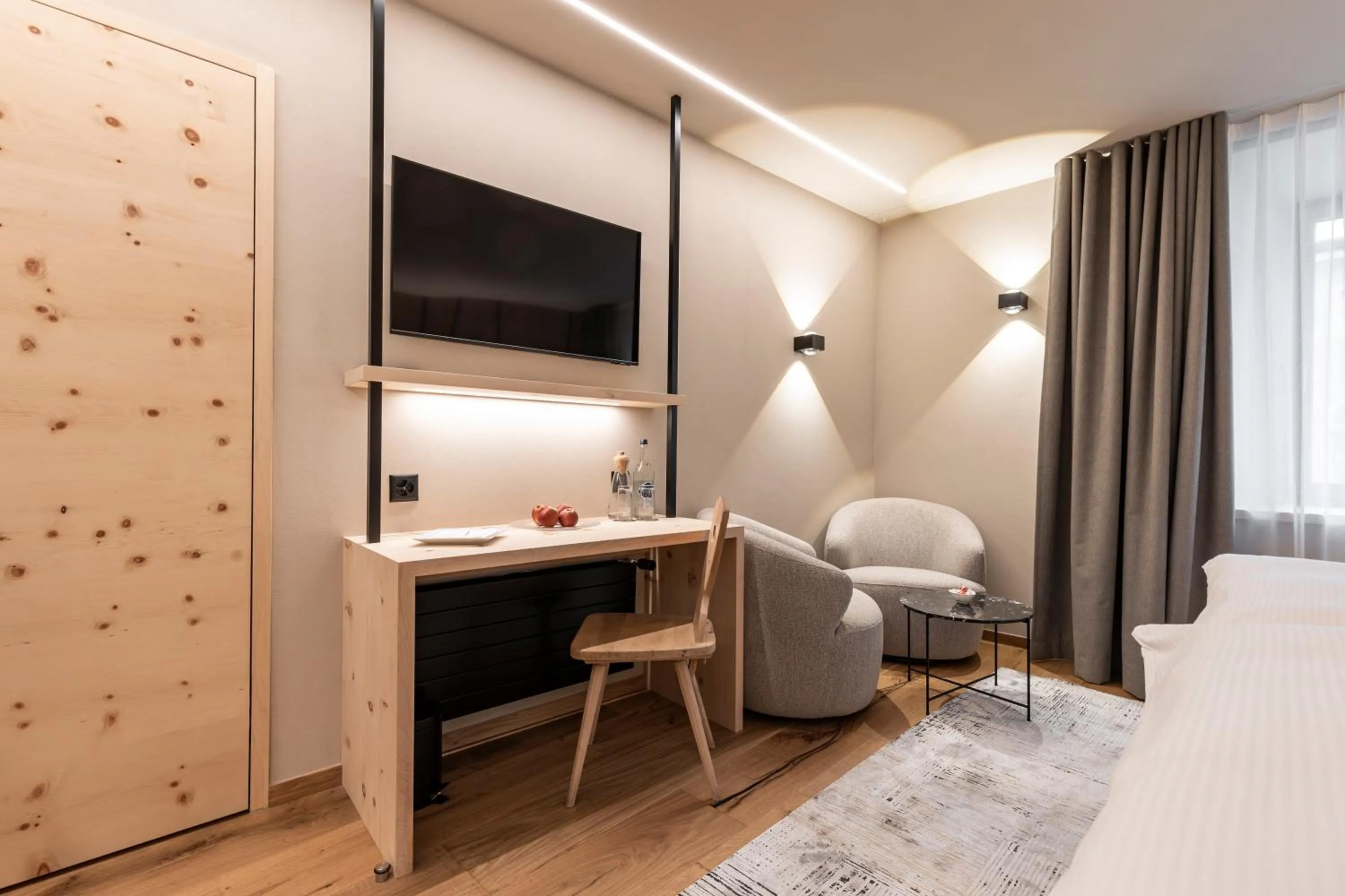 Photo of the whole room, Bed in Hotel Baer & Post Zernez