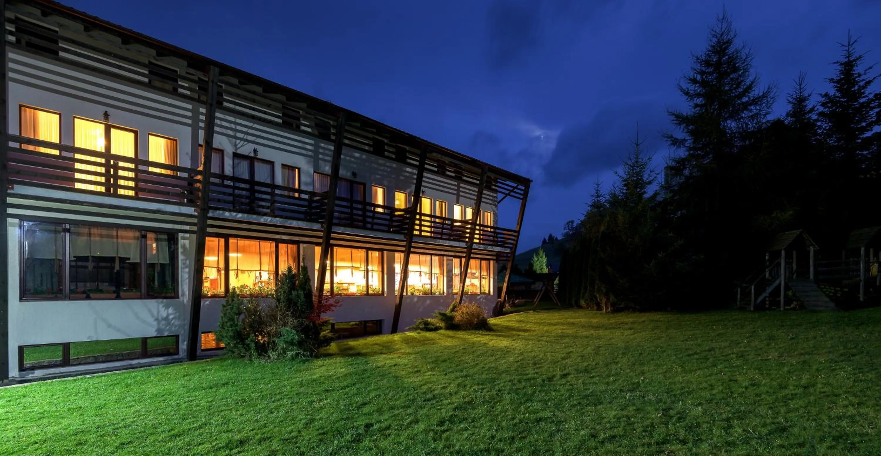 Property building in Casa Muntelui