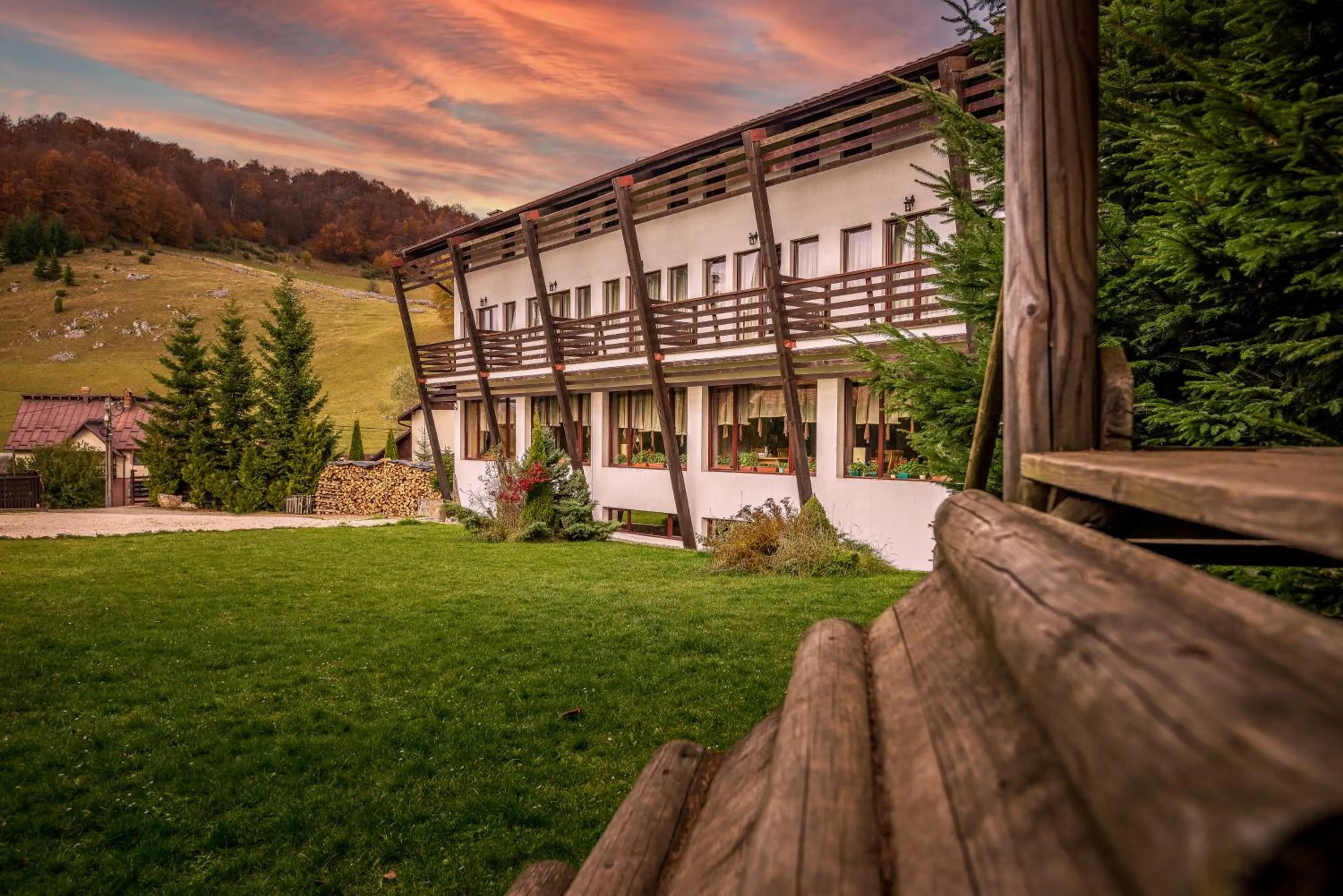 Facade/entrance in Casa Muntelui