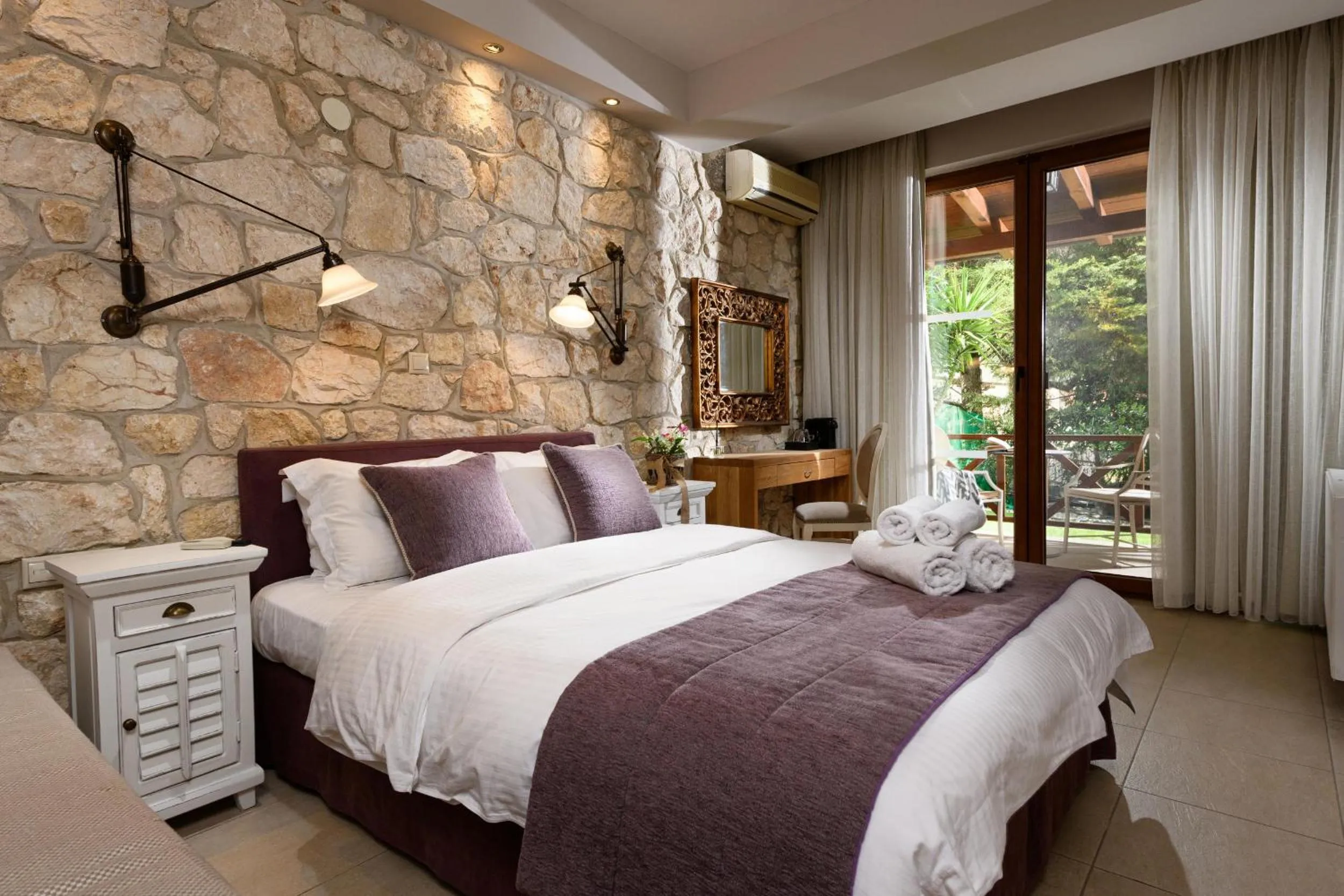 Bed in Nikoleta Luxury Villa