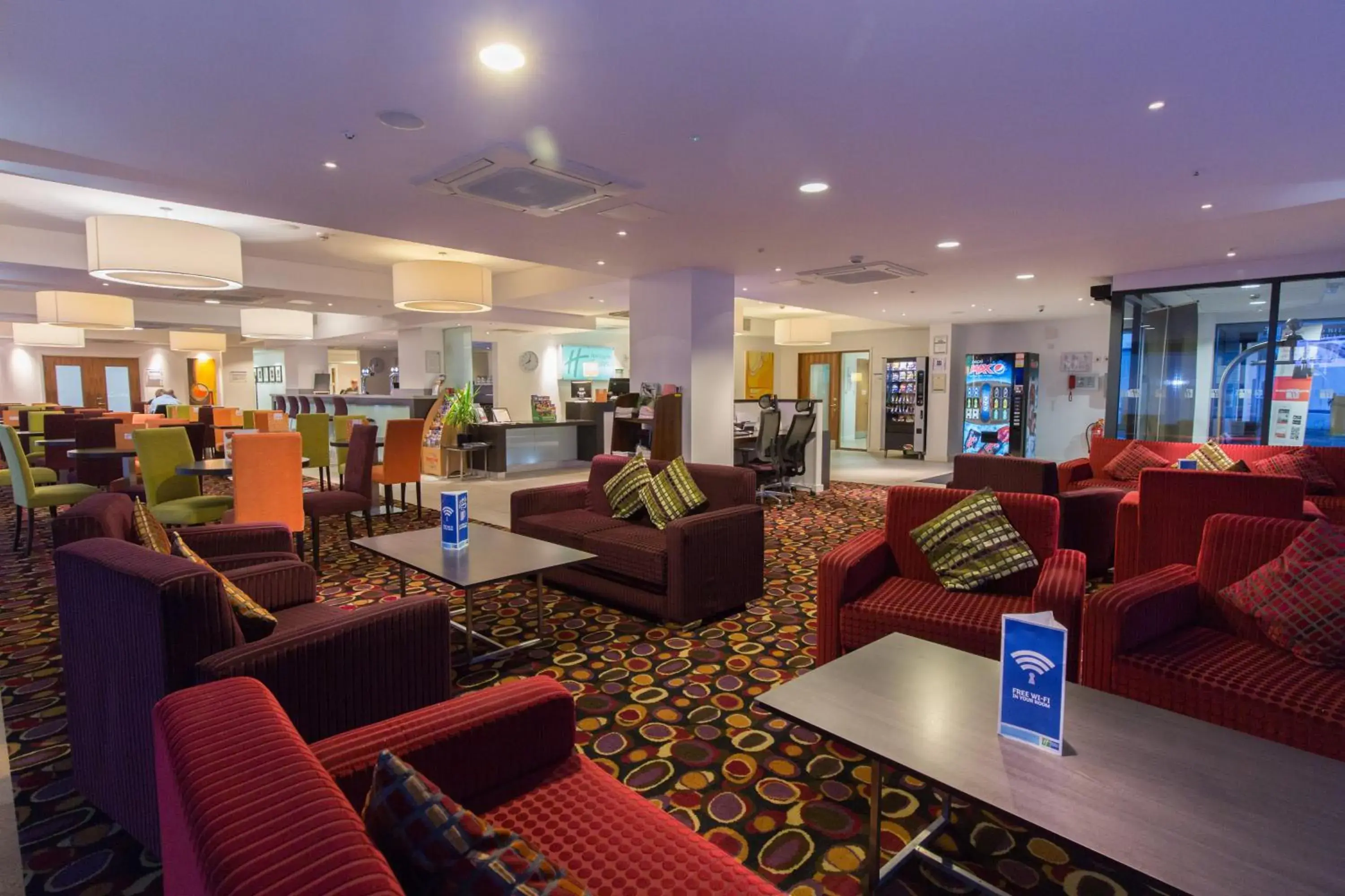 Lobby or reception, Lounge/Bar in Holiday Inn Express Birmingham-South A45