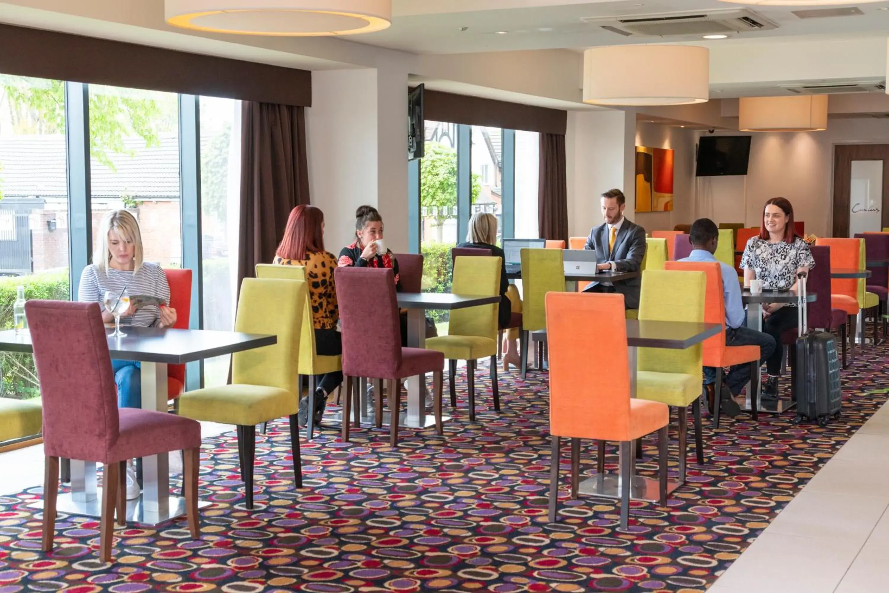 Restaurant/places to eat in Holiday Inn Express Birmingham-South A45