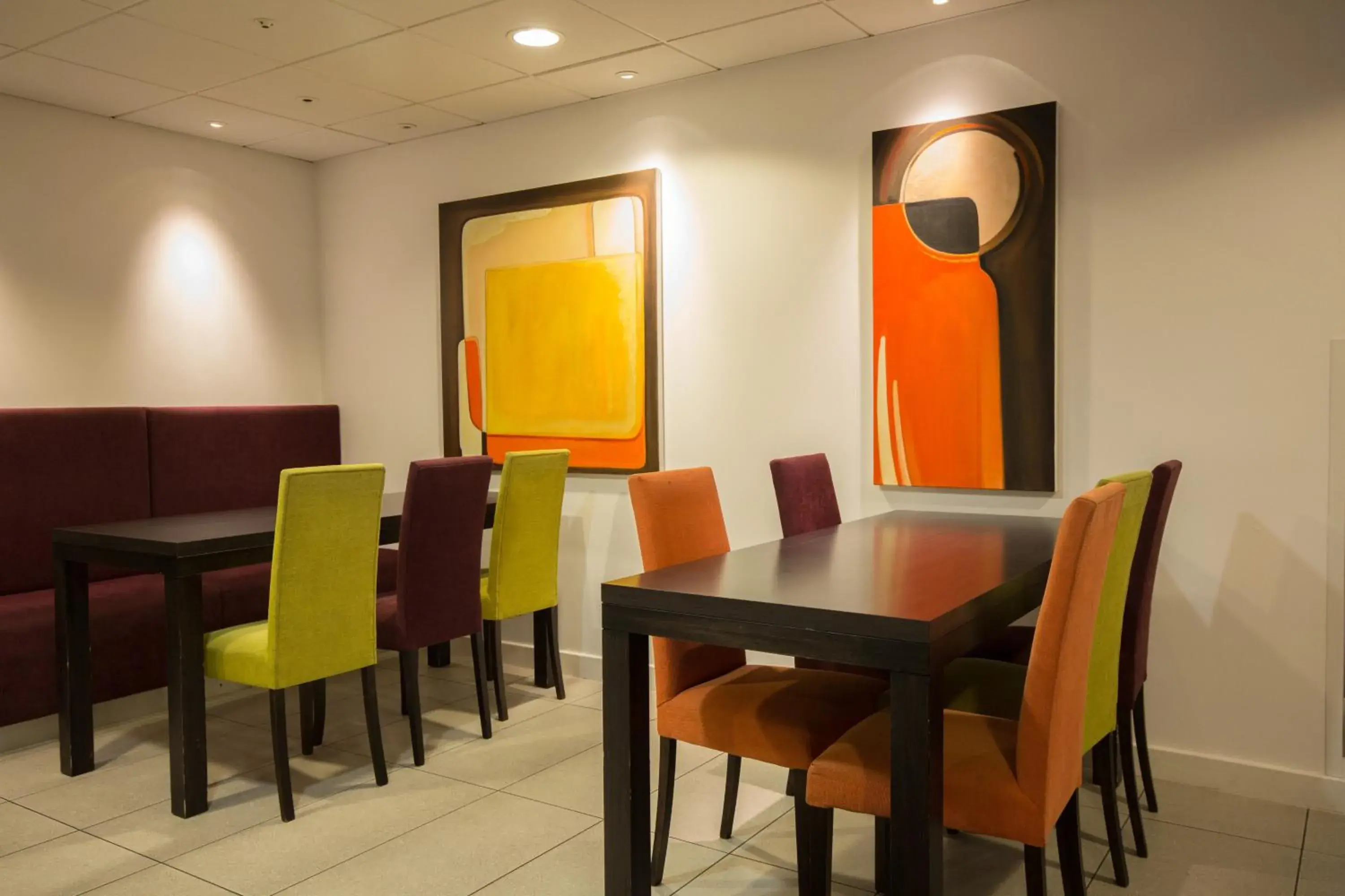 Meeting/conference room, Dining Area in Holiday Inn Express Birmingham-South A45
