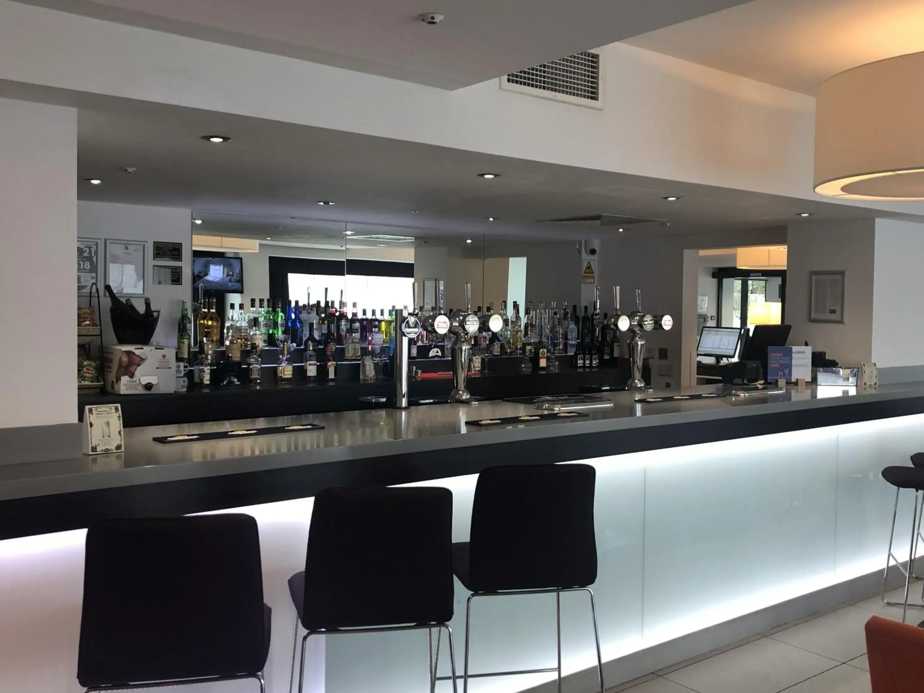 Lounge or bar, Lounge/Bar in Holiday Inn Express Birmingham-South A45