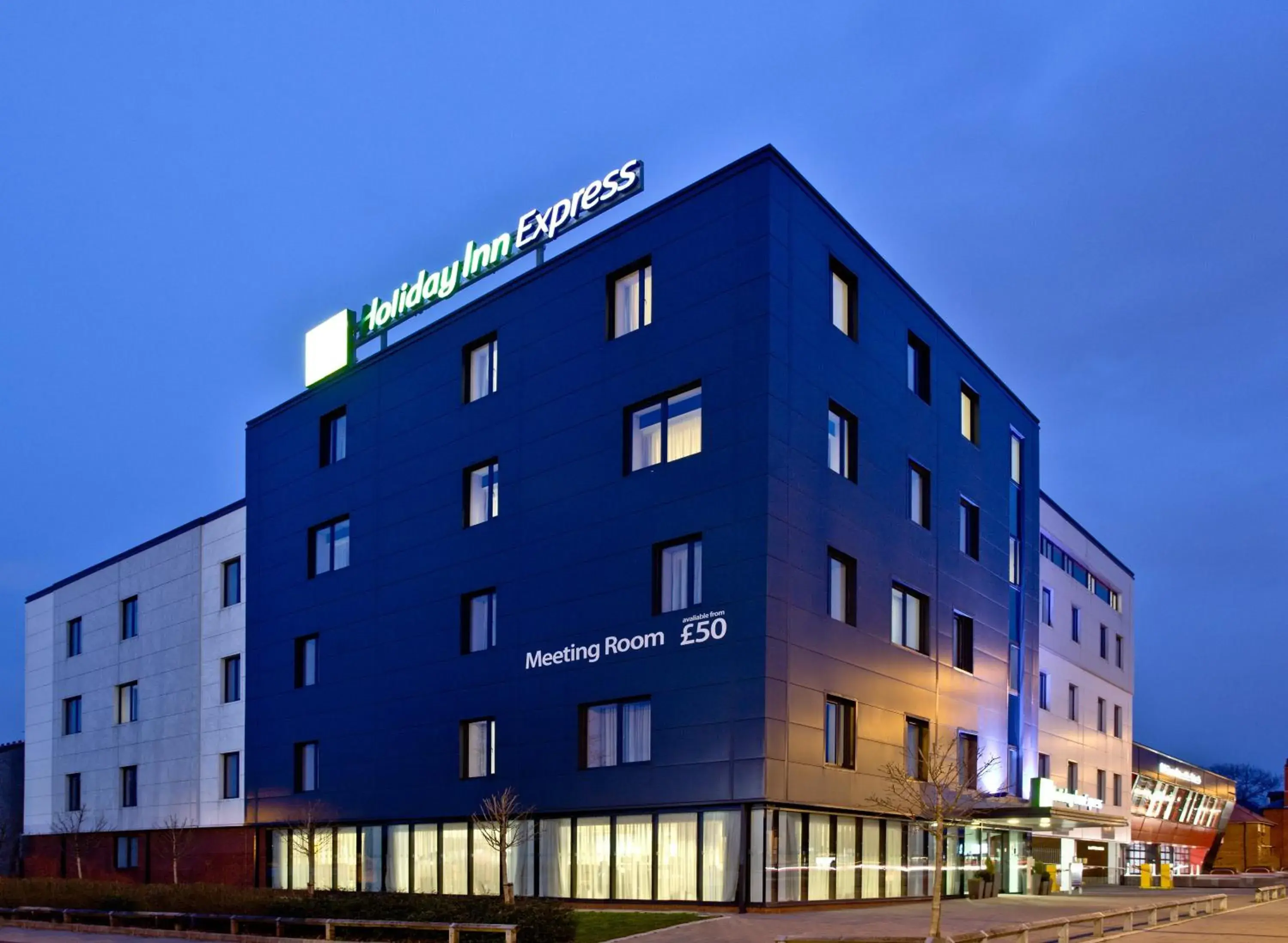Property Building in Holiday Inn Express Birmingham-South A45